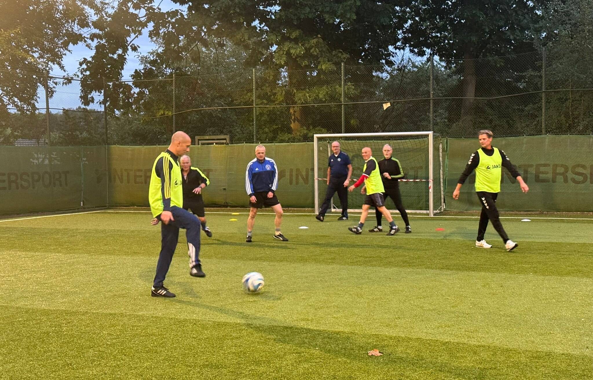 Nach einer kurzen Regelkunde durch Dieter