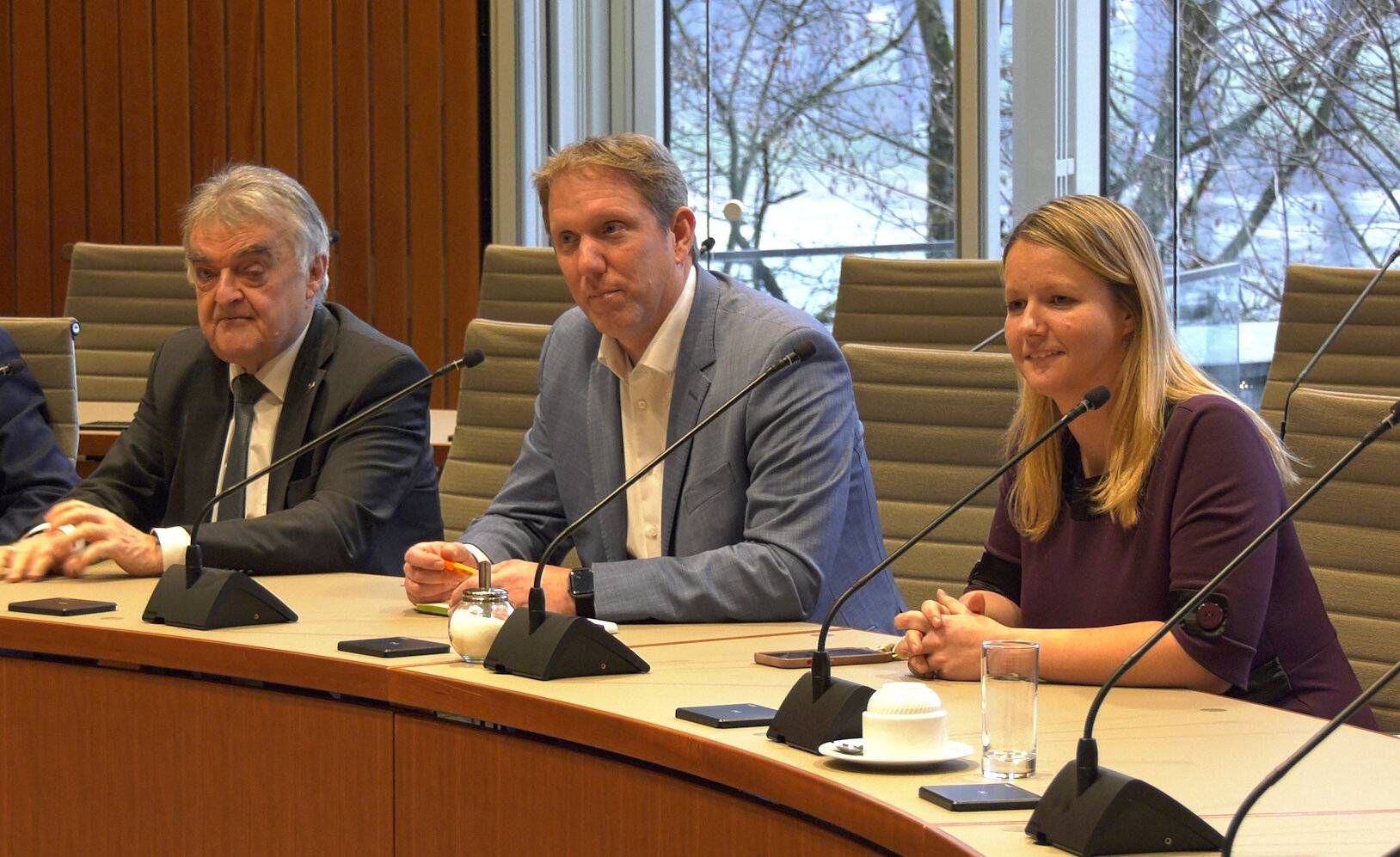 NRW-Innenminister Herbert Reul und die Gladbacher Landtagsabgeordneten Jochen Klenner und Vanessa Odermatt (v.l.). 