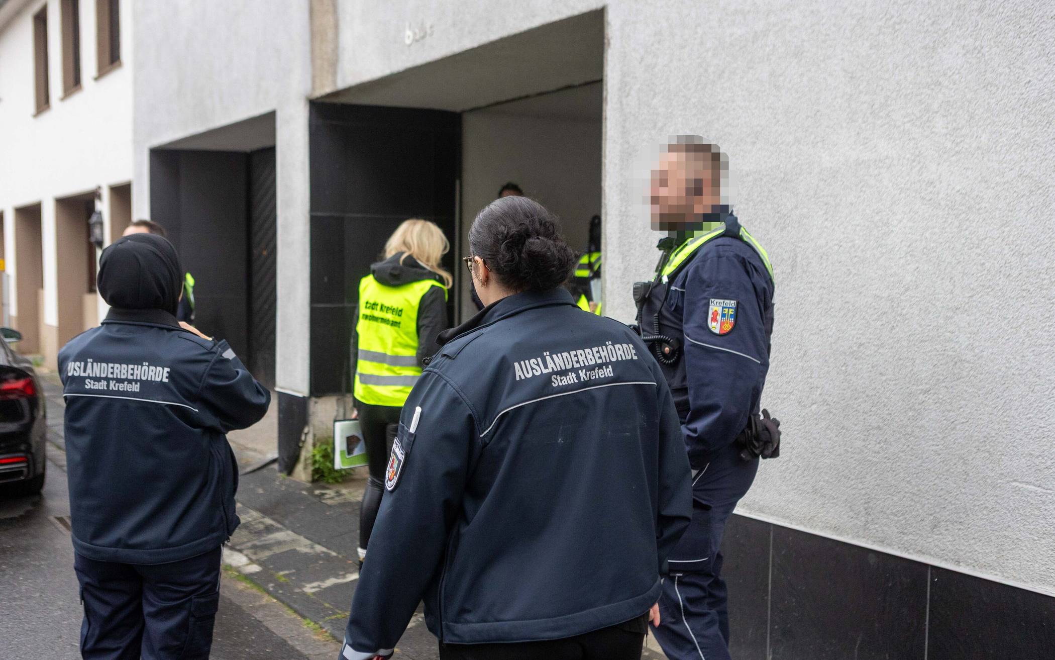 Fotos: Kontrolle von „Problemimmobilien“ in Krefeld