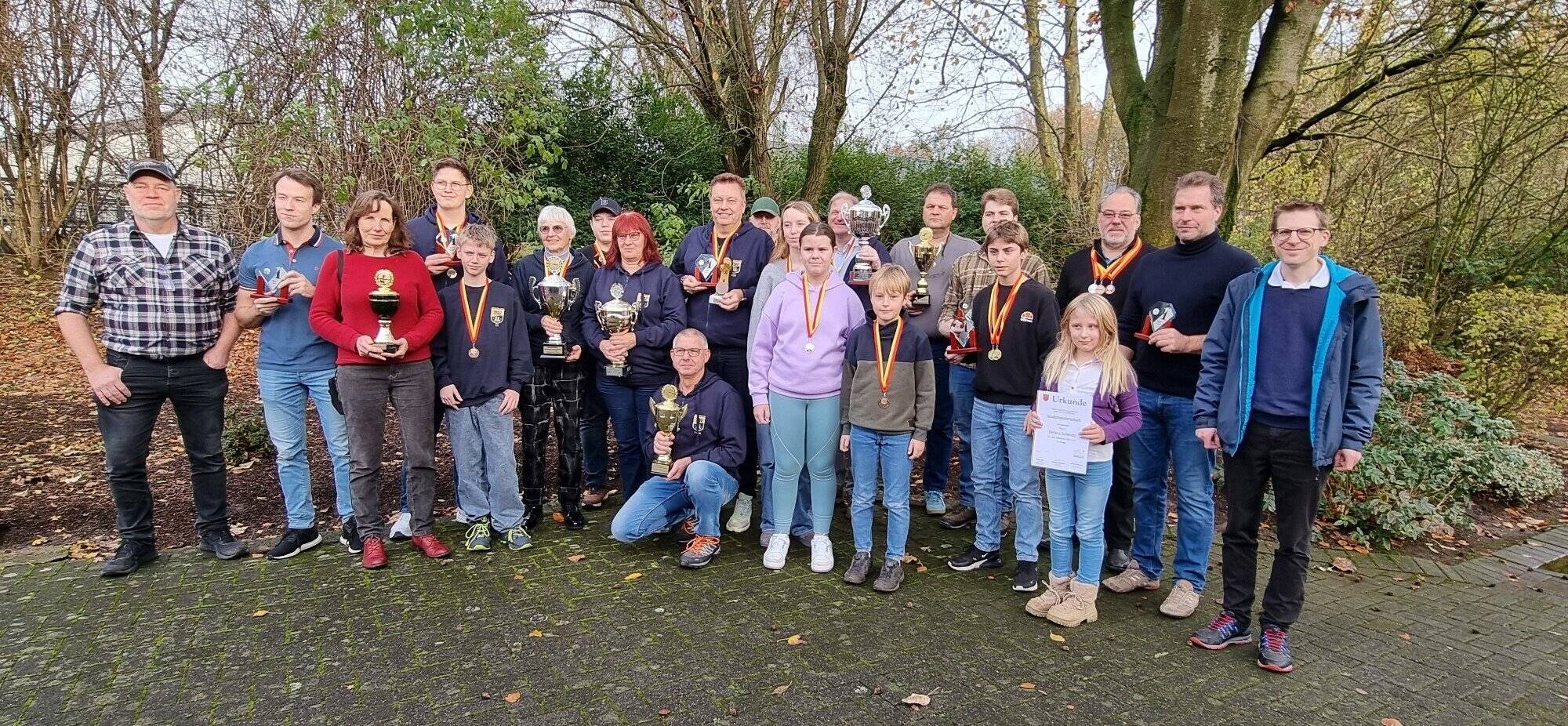  Die letztjährigen Stadtmeisterschaftssieger beim Gruppenbild. 