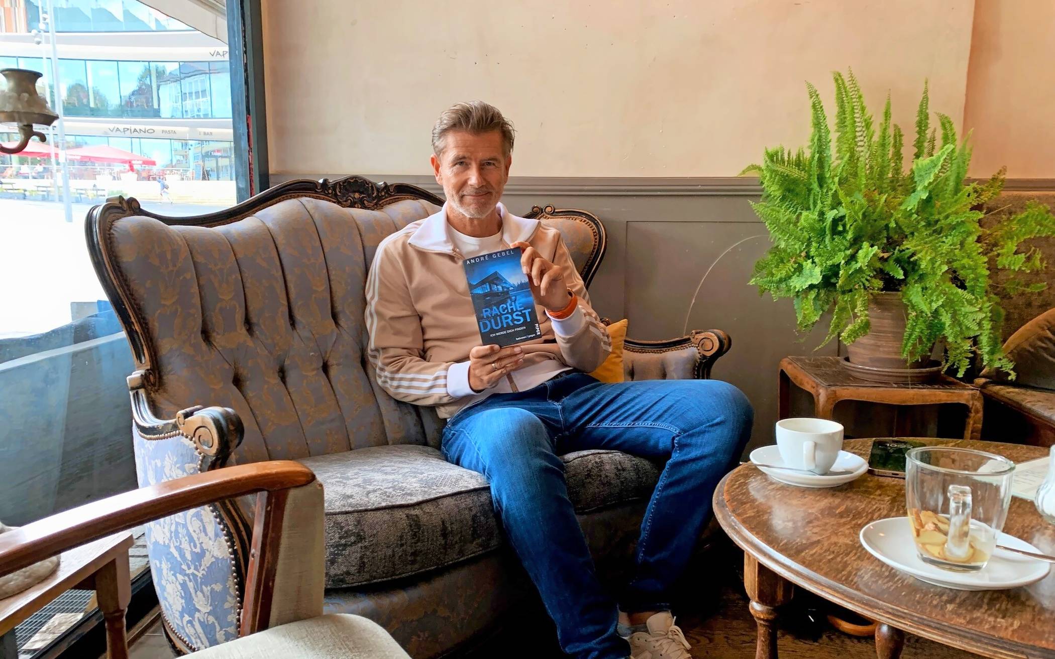 Treffen mit dem Wahl-Münchner im Café