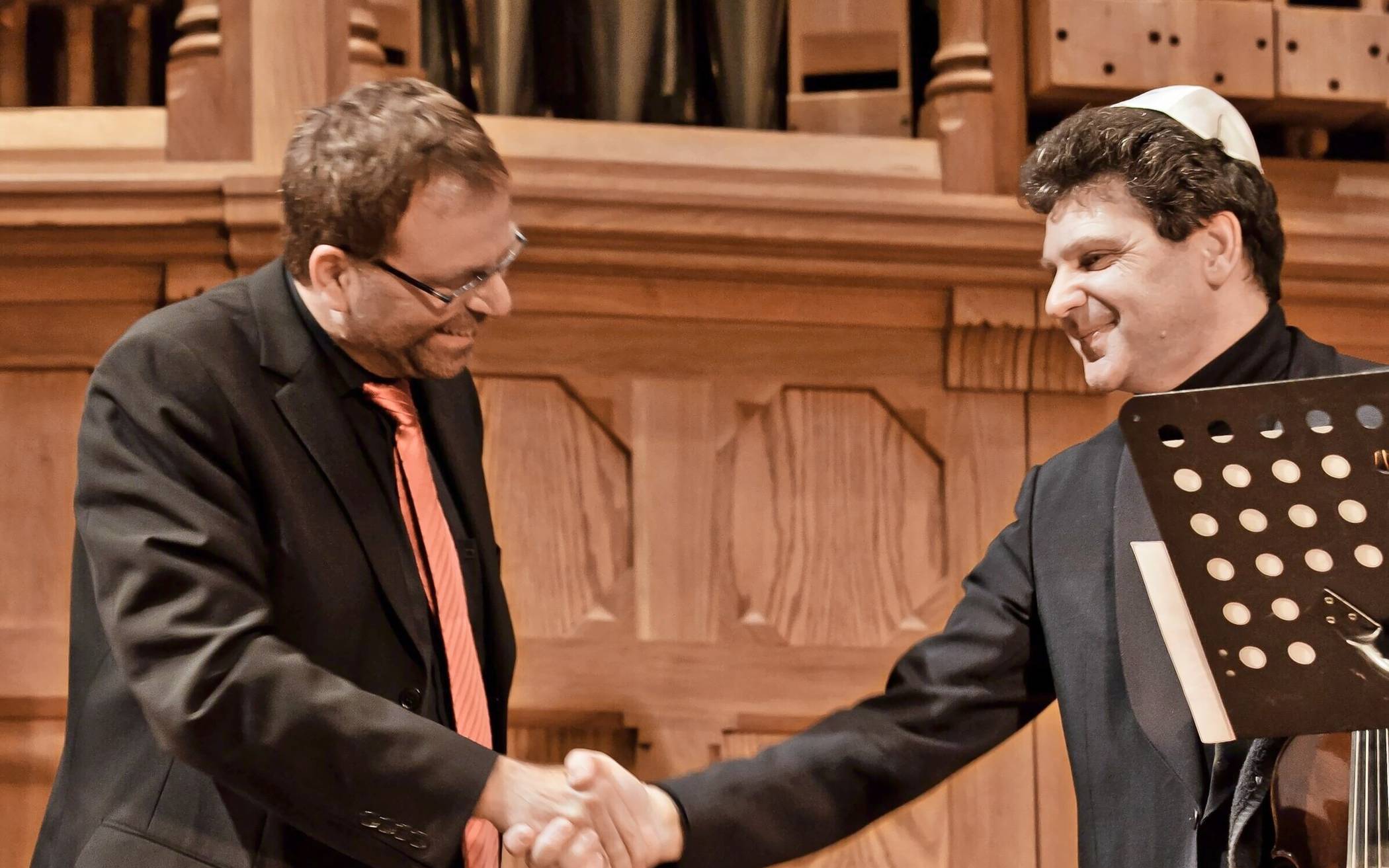  Die Musiker Semjon Kalinowsky (r.) und Torsten Laux spielen in der Christuskirche. 