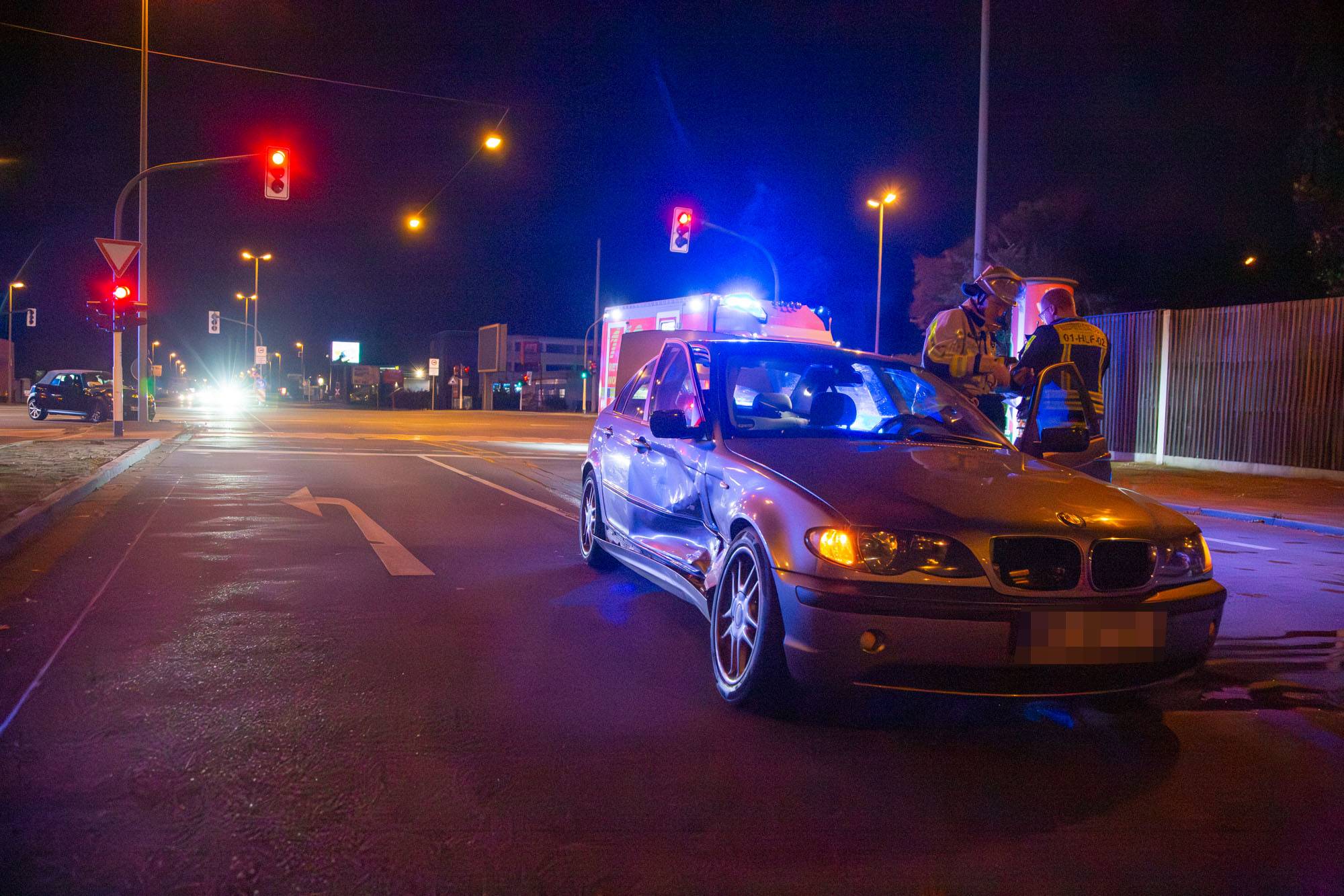 Krefeld: Wieder Unfall an der Ecke Untergath und Siemesdyk