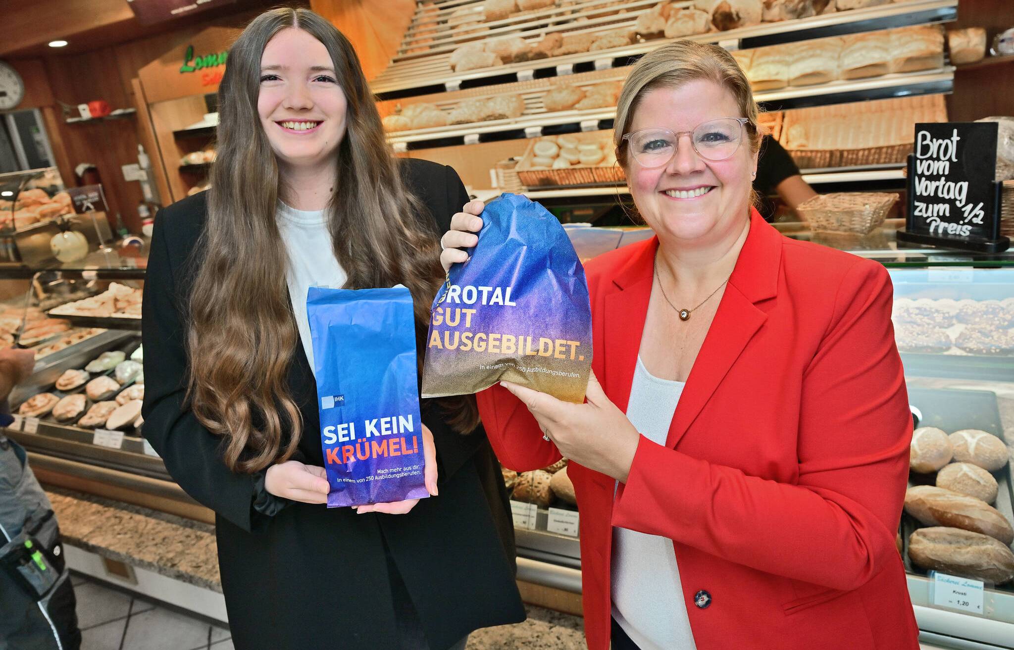 IHK-Geschäftsführerin Daniela Perner (r.) und Patricia