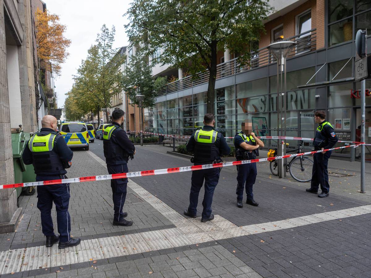 Großer Polizeieinsatz in der Krefelder Innenstadt

