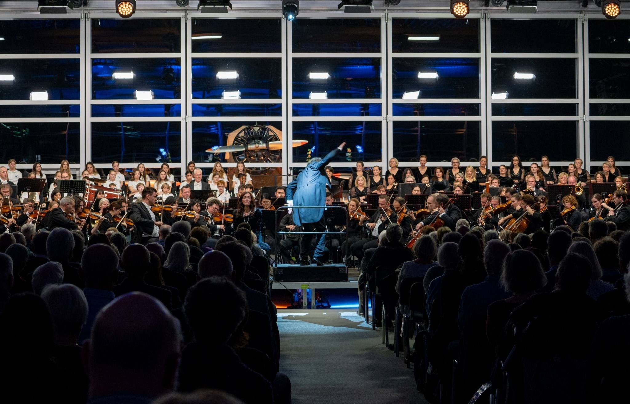 Die Niederrheinischen Sinfoniker mit GMD Mihkel