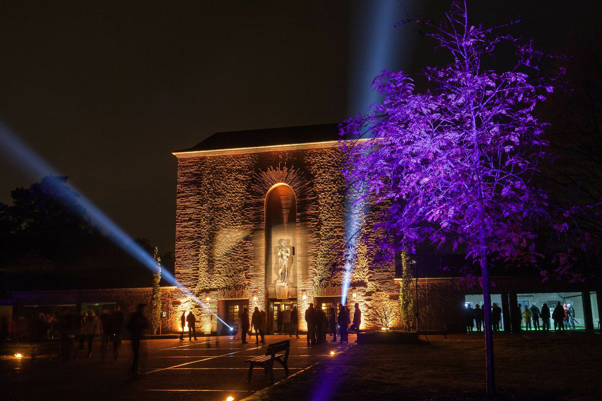  Mit der Aktionsreihe „Friedhof anders erfahren“ möchte mags das Bewusstsein für Friedhöfe als Orte für Lebende und Hinterbliebene öffnen. 