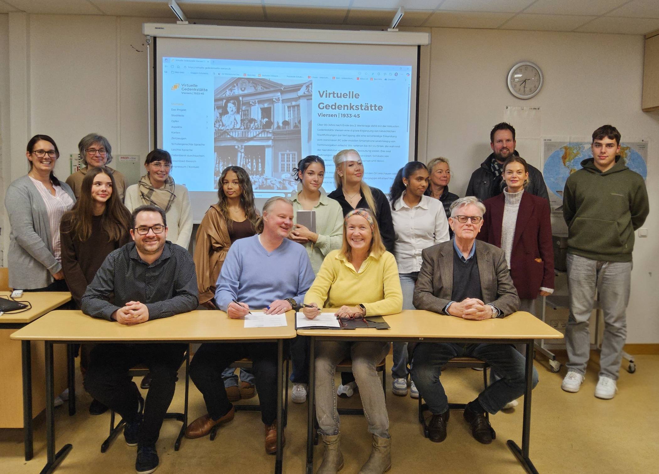 Unterzeichnung der Kooperationsvereinbarung in den Räumlichkeiten der Johannes-Kepler-Schule. 