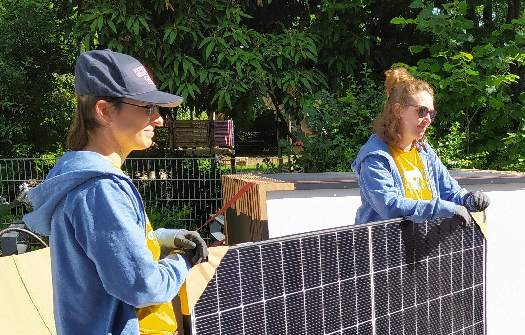 Damit auch Frauen mit einem Balkonkraftwerk