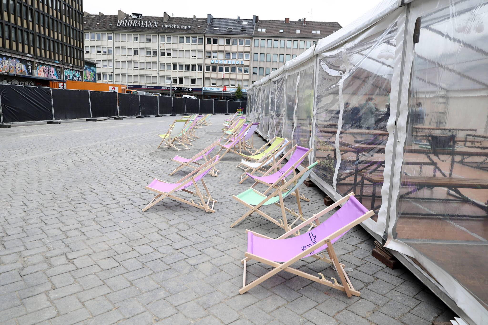 Gemütlich hinsetzen und die spektakulären Bilder genießen.