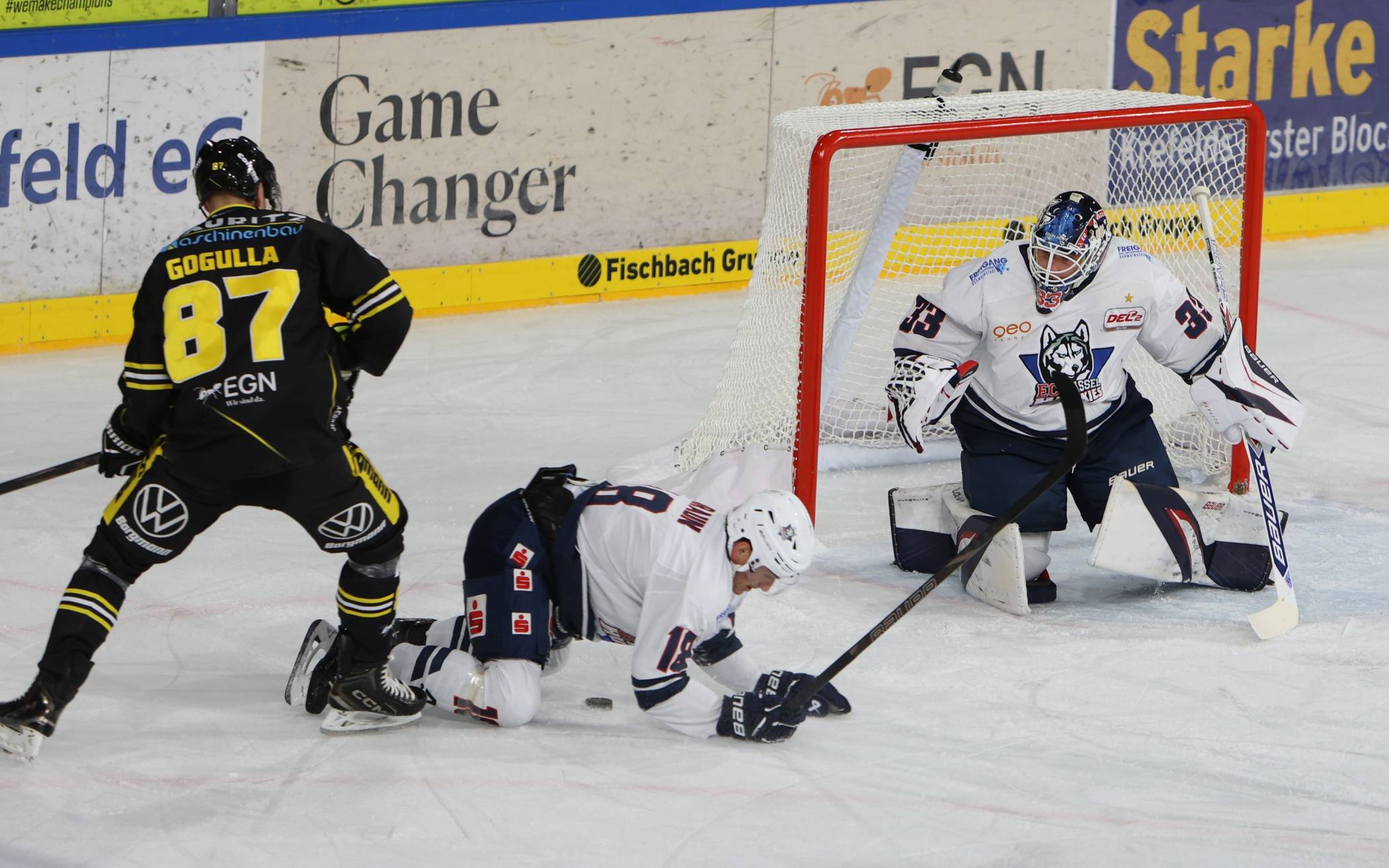 Philip Gogulla bleibt ein Pinguin