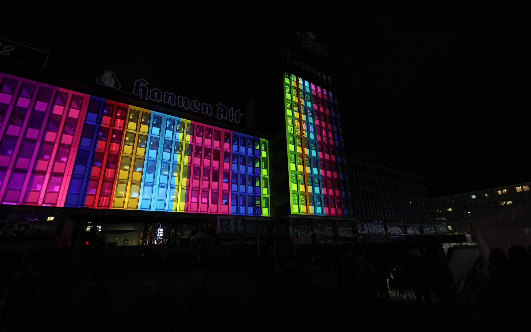 Zum 50-jährigen Stadtjubiläum setzt der international bekannte Künstler Leon...