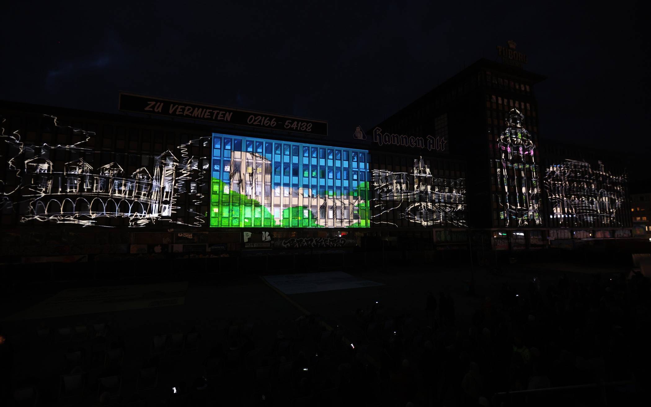 „MG strahlt bunt“ ist kein Lichtfestival, wie man es anderenorts kennt, sondern ganz...