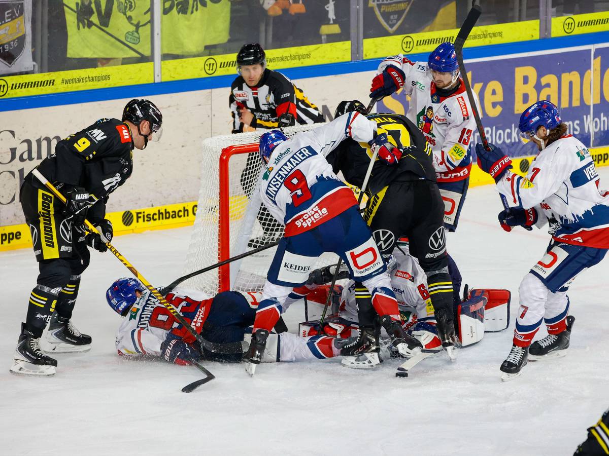 Krefeld Pinguine gegen EHC Freiburg
