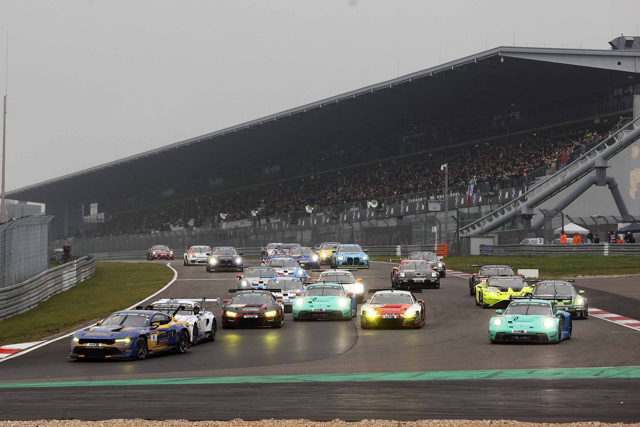 Max Kruses Duisburger Team beim letzten Lauf der NLS