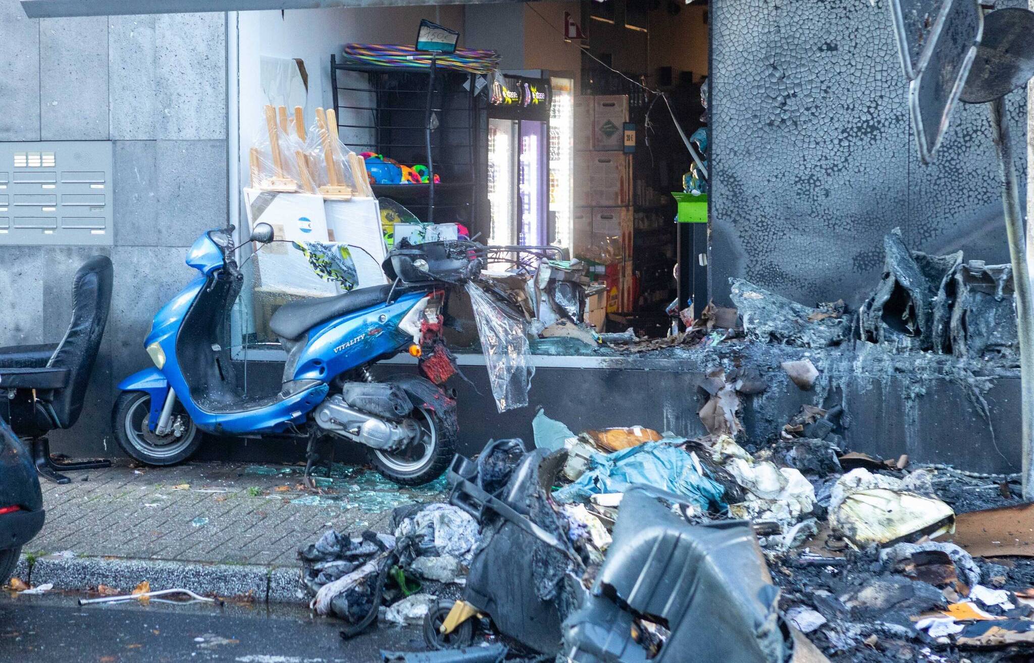 Brand vor Tedi - Scheiben zerplatzten