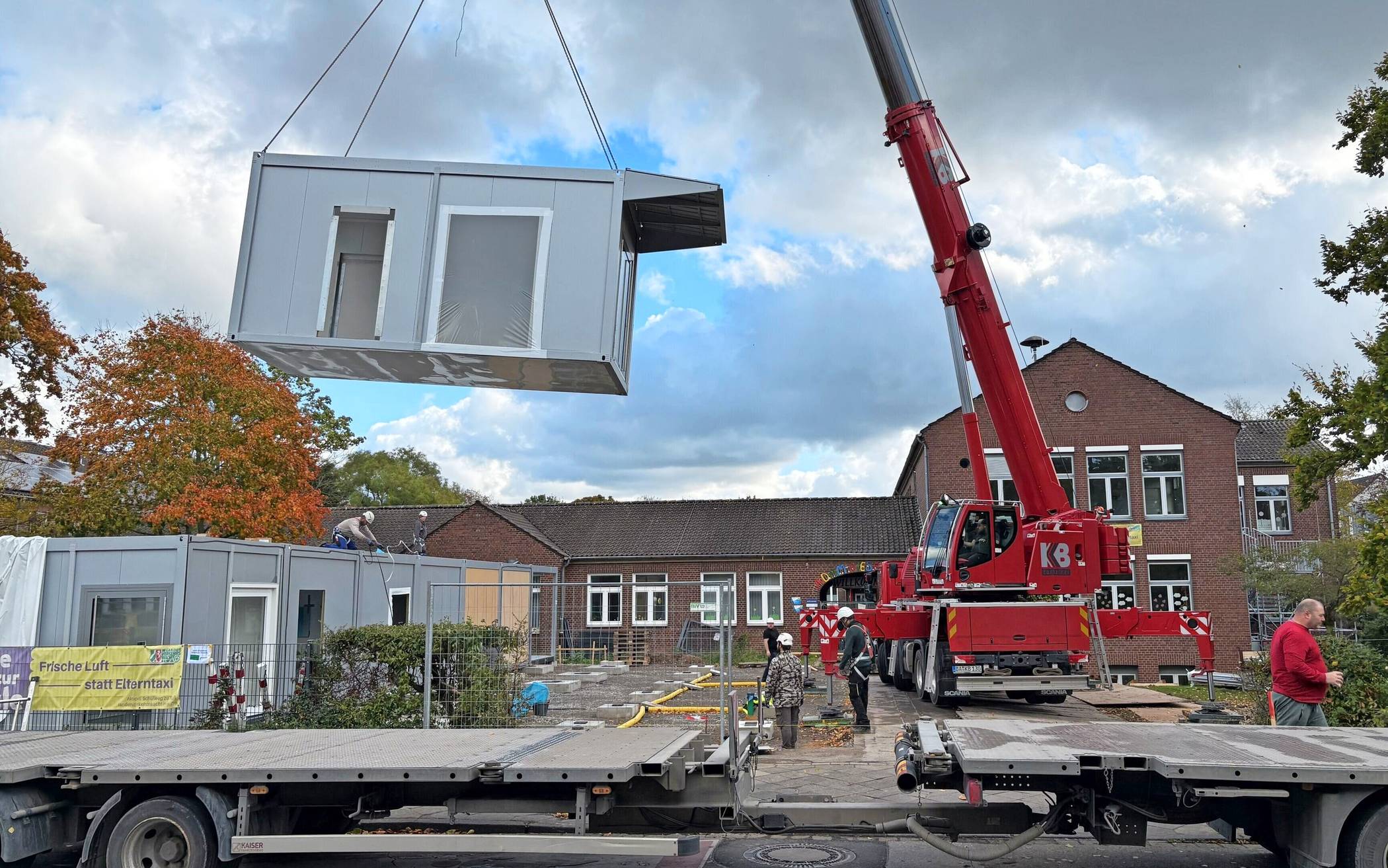 Nacheinander schwebten die 30 neuen Raummodule