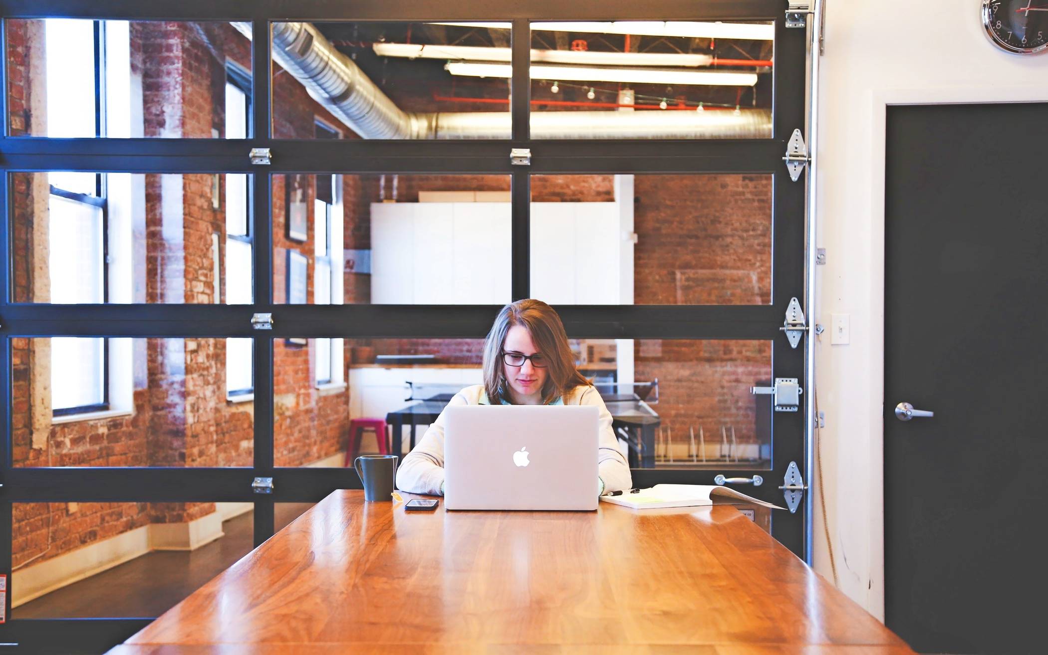 Der Schulwegweiser umfasst alle wesentlichen Informationen zu den weiterführenden Schulen. 