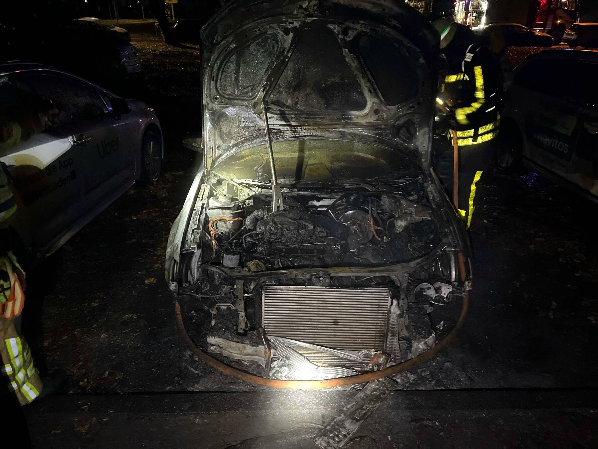 Duisburg: Auto in Vollbrand - Kripo sucht Zeugen