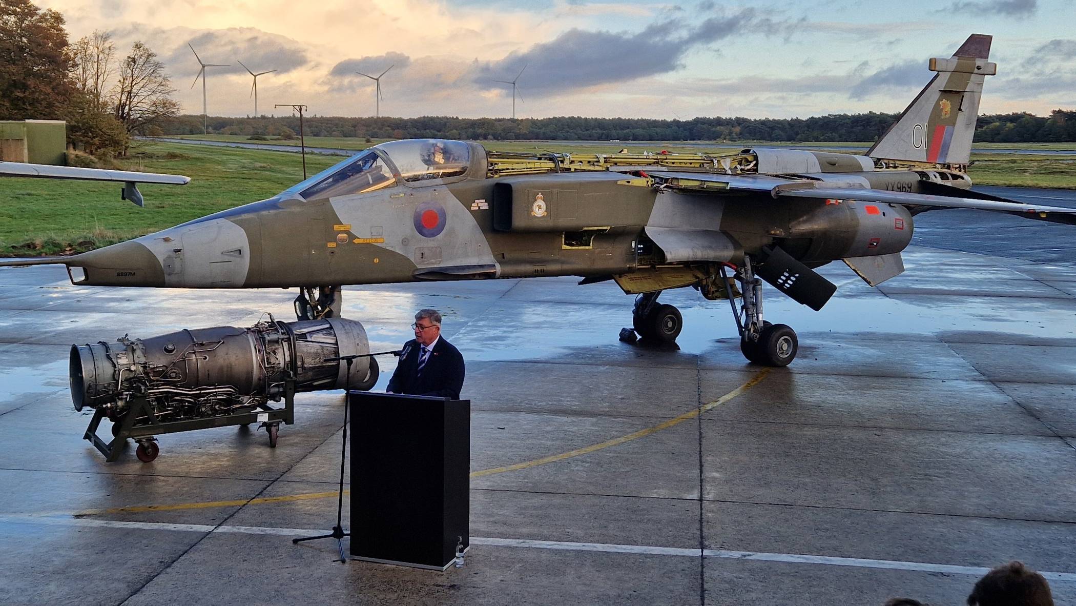  Die Kampfjets wurden offiziell an die Gemeinde übergeben.   