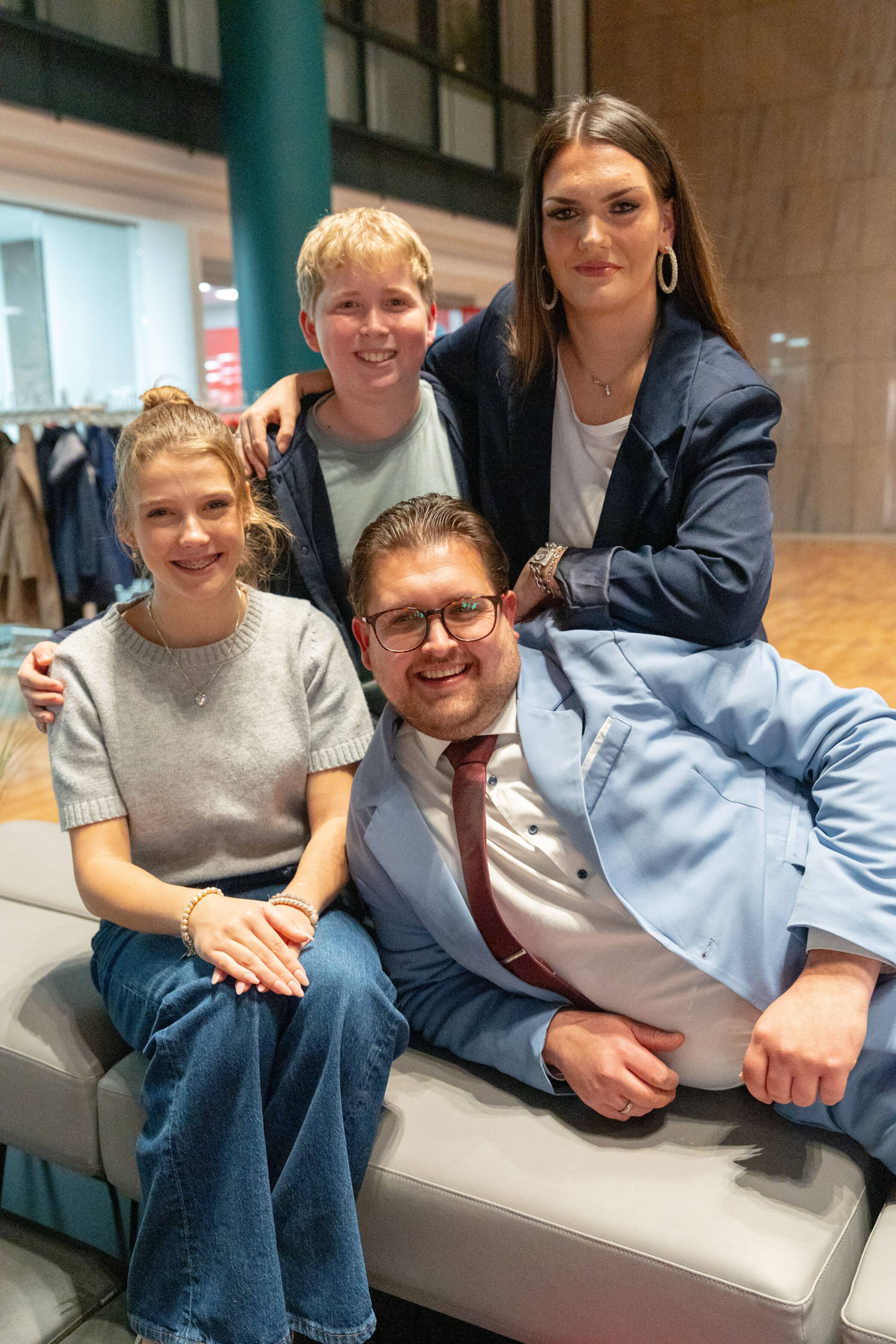  Mit Prinz Marc I. und Niersia Janine sowie Prinz Luis I. und Prinzessin Annick I. ist Gladbach als jecke Welt allerbestens aufgestellt.  