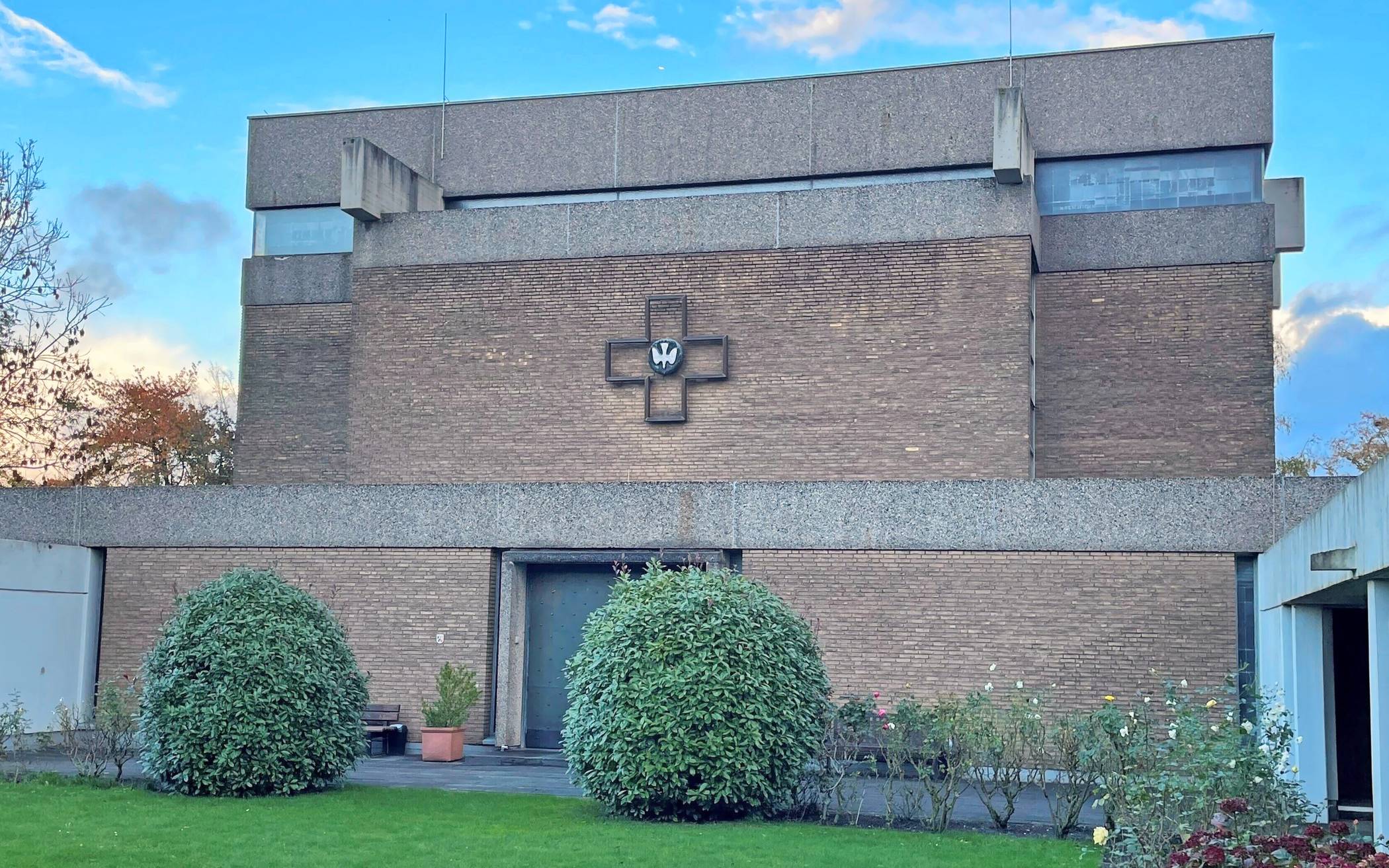  Die Katholische Kirchengemeinde St. Mauritius und Heilig Geist plant, das Areal um die Kirche Heilig Geist in Büderich zu verpachten, gegebenenfalls auch zu vekaufen. 