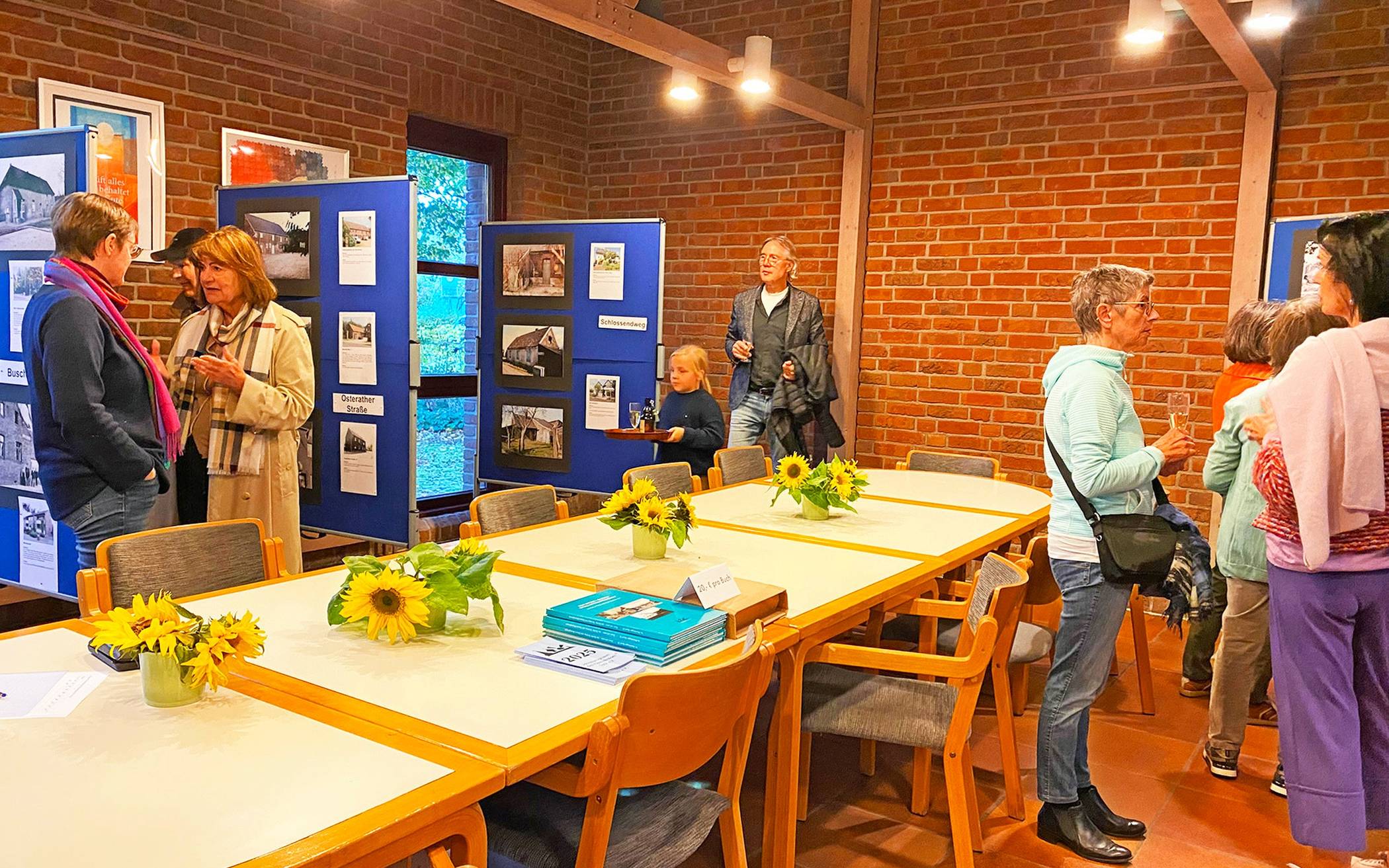 Ein Blick in  die Ausstellung in der Strümper Versöhnungskirche.   