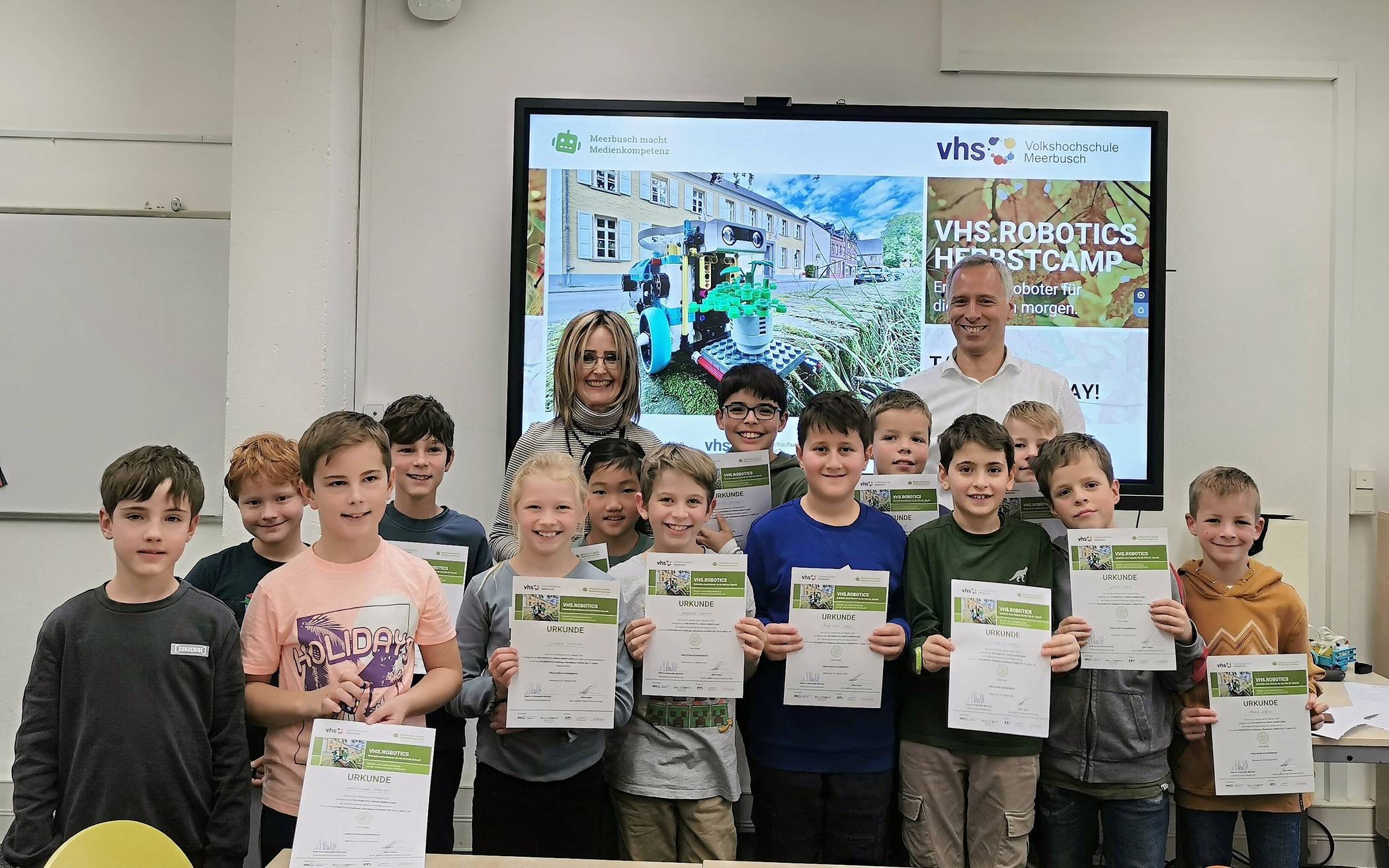 Zum Abschluss des Robotik-Camps freuten sich