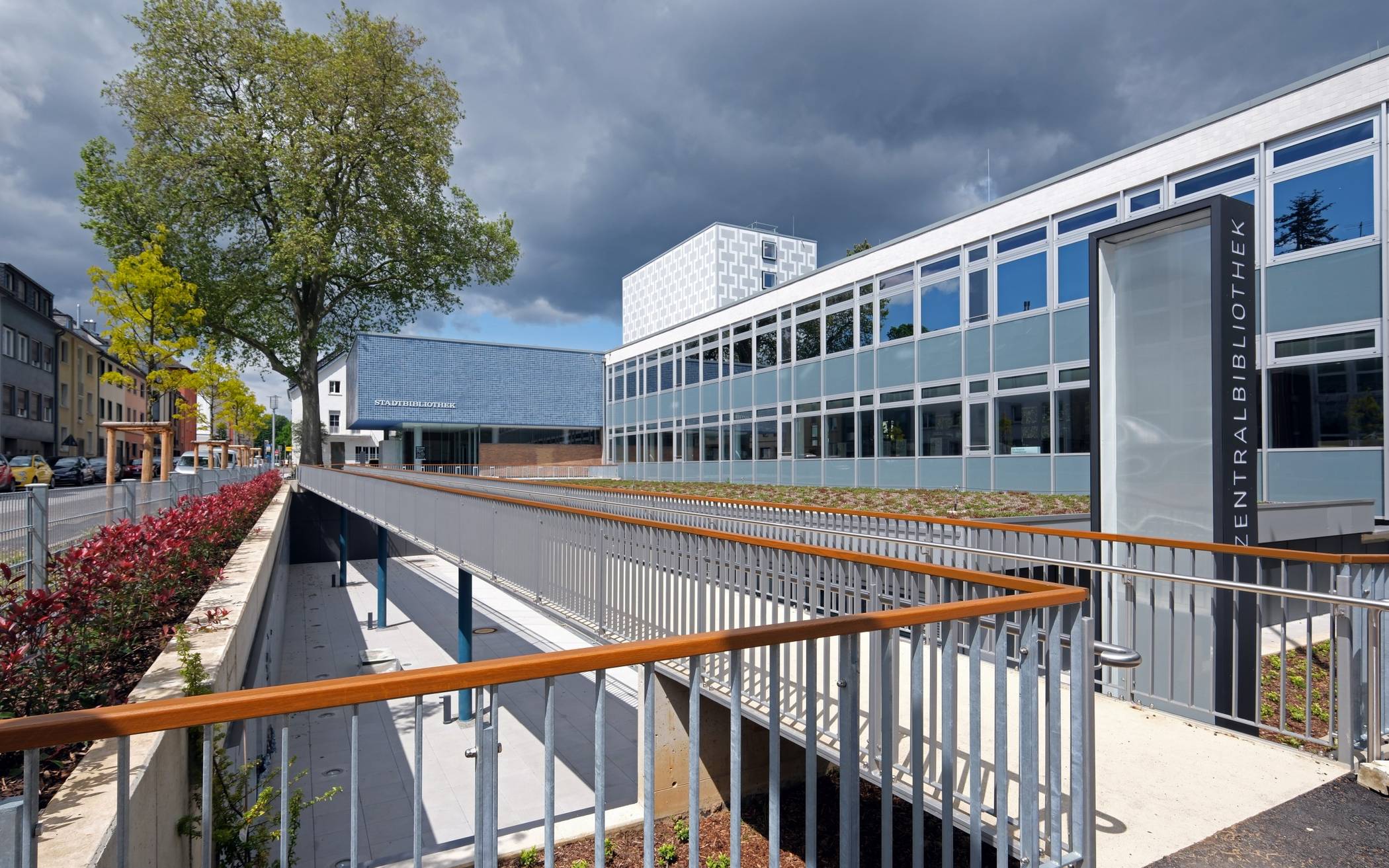 Die Zentralbibliothek zeigt die Ausstellung in Kooperation mit dem Stadtarchiv Mönchengladbach. 