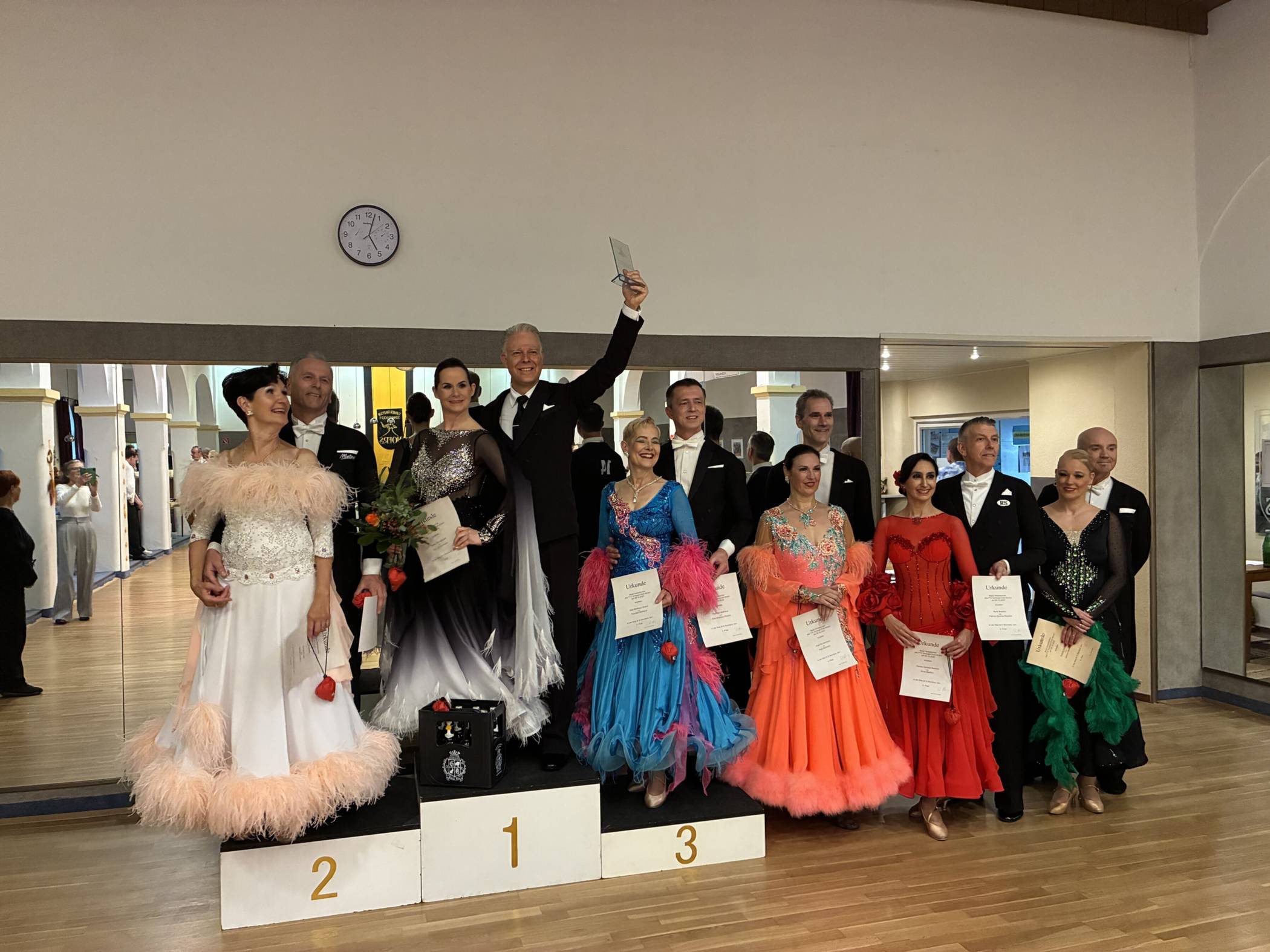  Thorsten Mattheus und Elke Mattheus-Staack tanzten ein sensationelles Turnier und landeten im top-besetzten Teilnehmerfeld auf einem starken dritten Platz. 