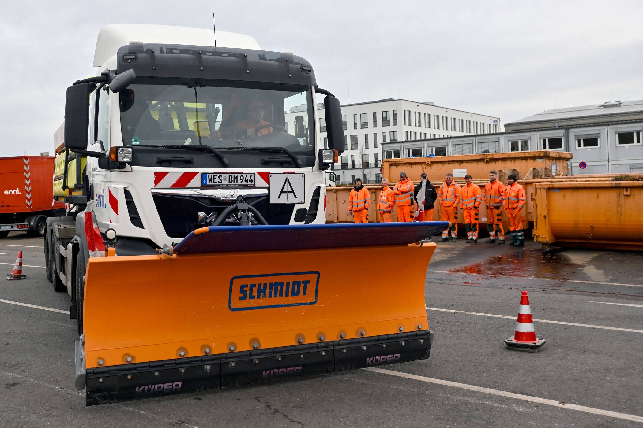  Enni bereitet den Winterdienst vor. 