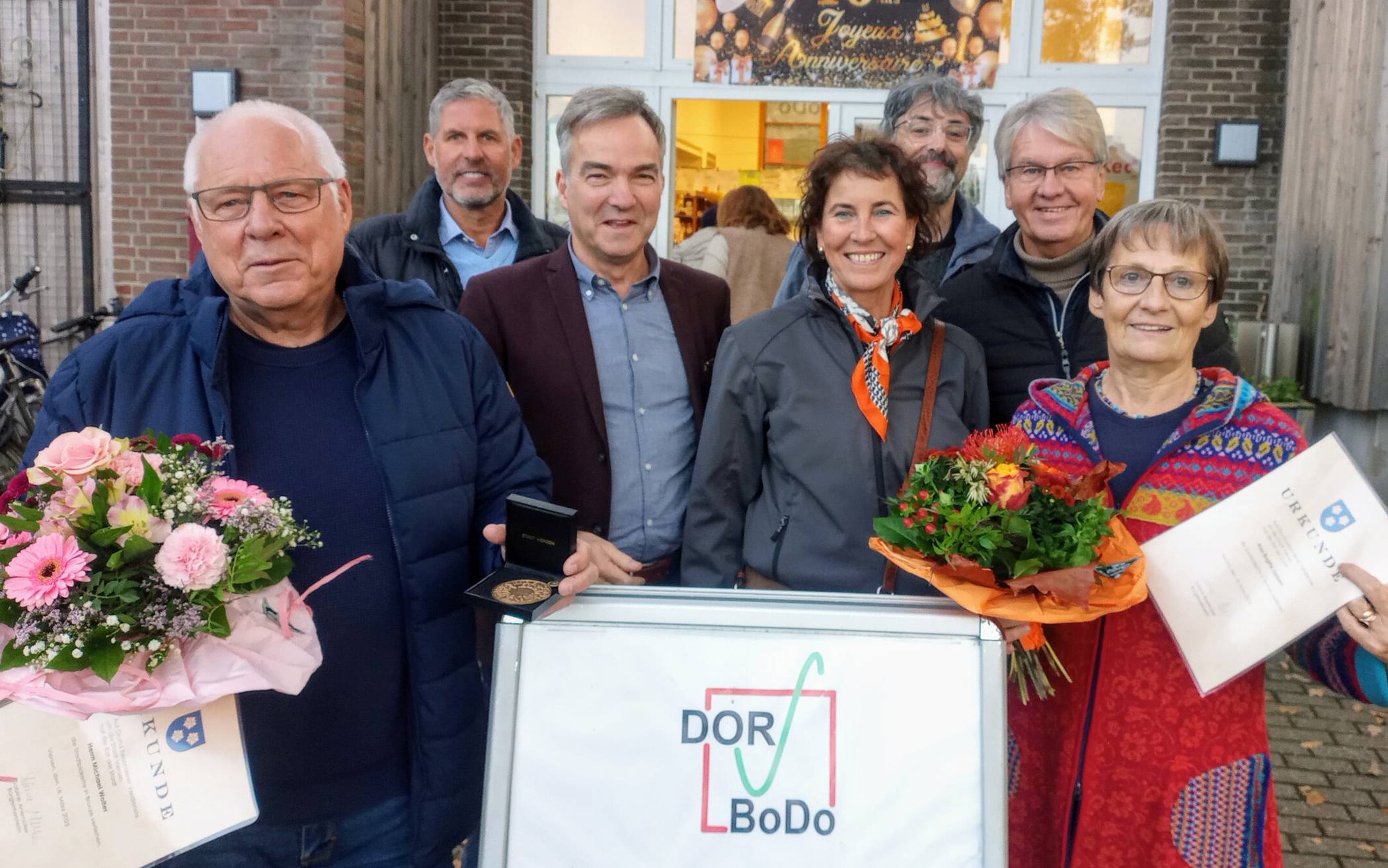 Die Übergabe der Stadtplakatte in Bronze