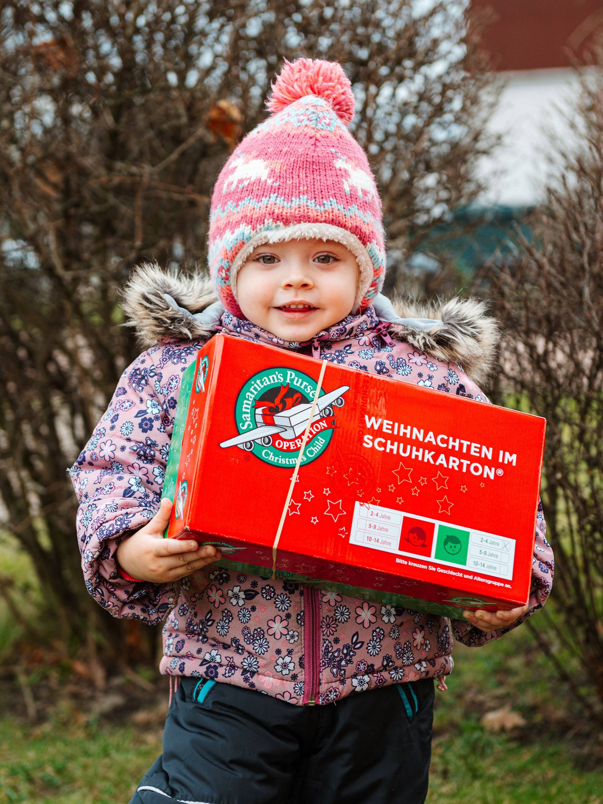 Die Geschenkaktion „Weihnachten im Schuhkarton“ startet. Abgegeben werden können die Päckchen unter anderem bei der Evangelisch-Freikirchlichen Gemeinde, Oskar-Graemer-Straße 6, in Rheydt.   