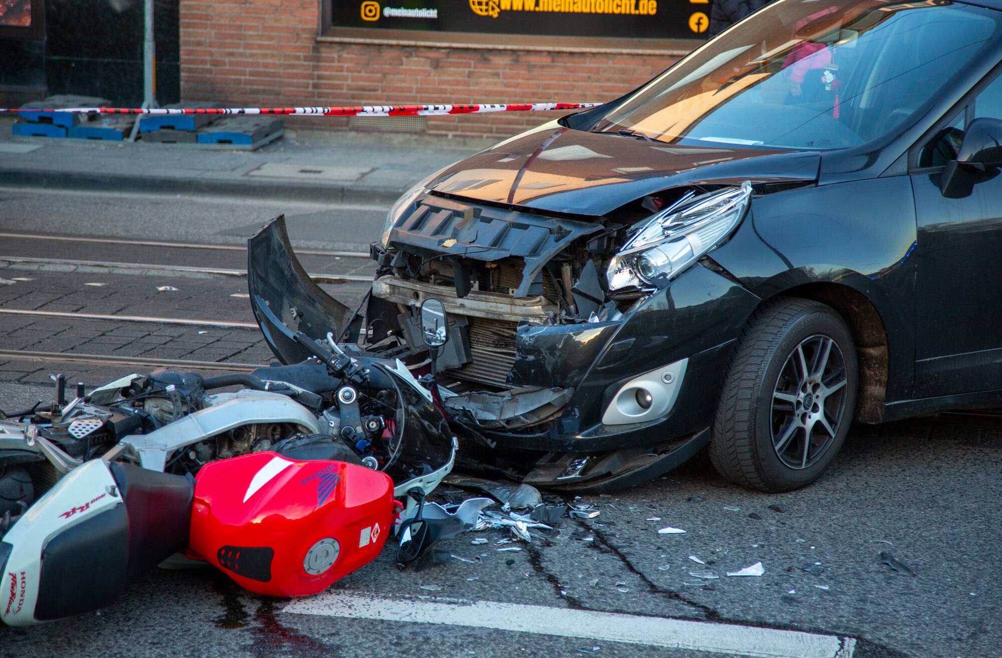 Motorradfahrer schwer verletzt
