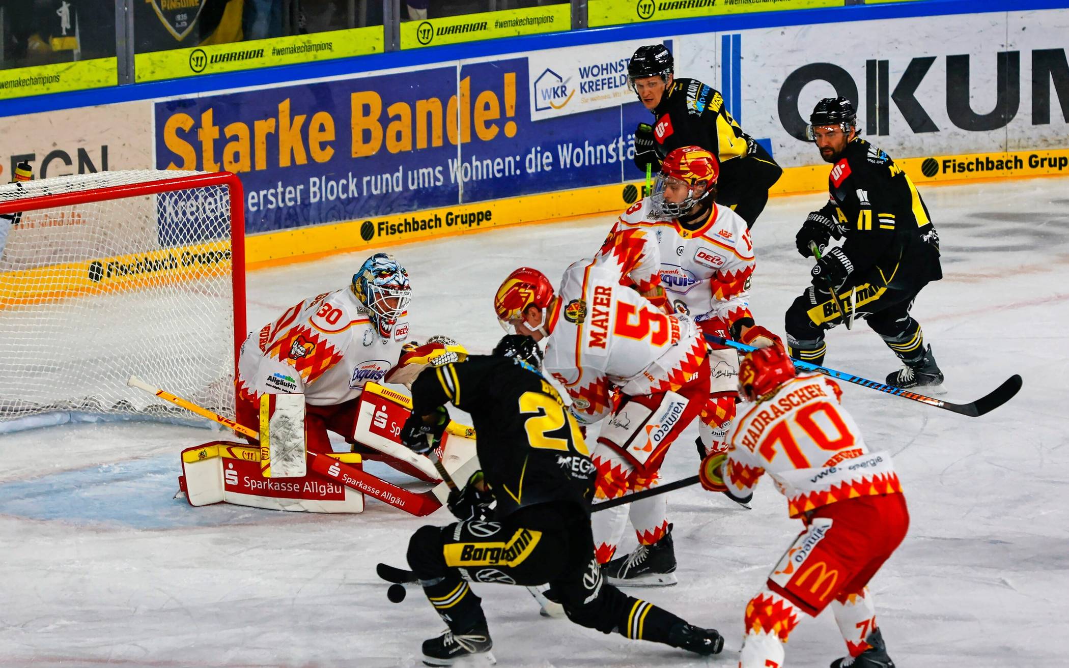 Stürmer Daniel Bruch und seine Pinguine