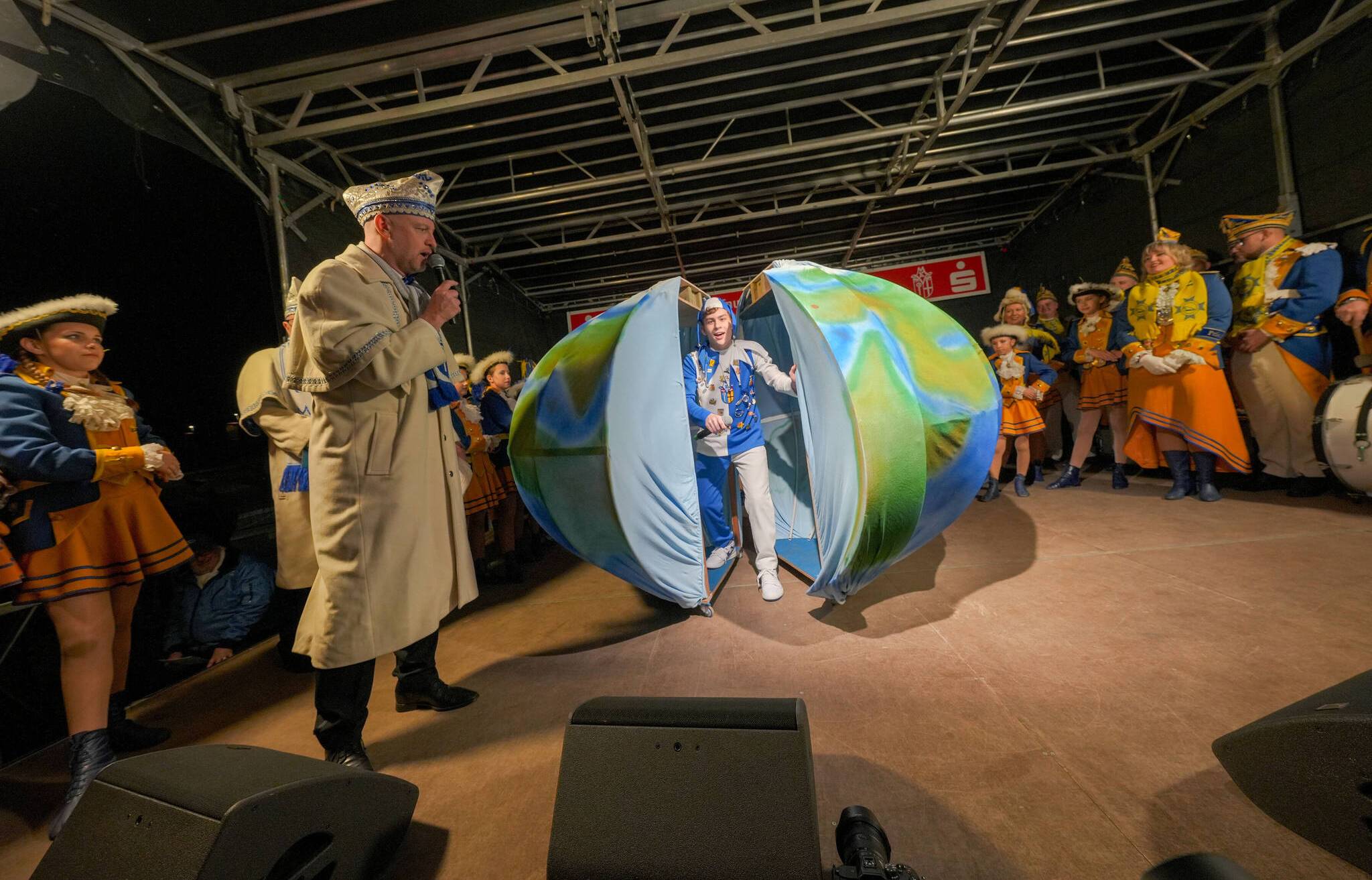 Halt Pohl und All Rheydt ... der Mönchengladbacher Hoppediz ist wach und eröffnet die...