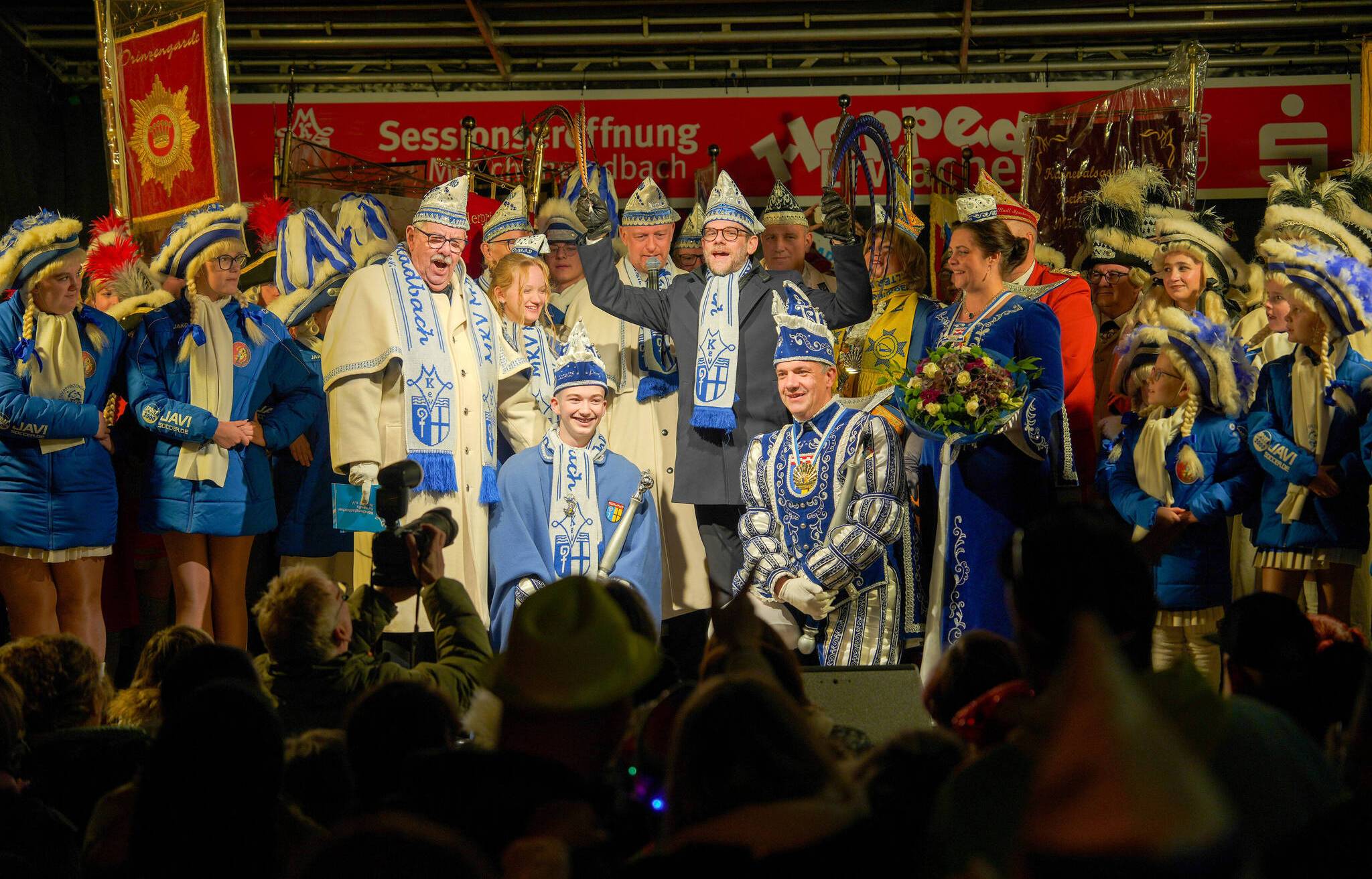 Ein kurzer, kräftiger Ruck und die Federn sind weg ... Damit ist Mönchengladbach bis...