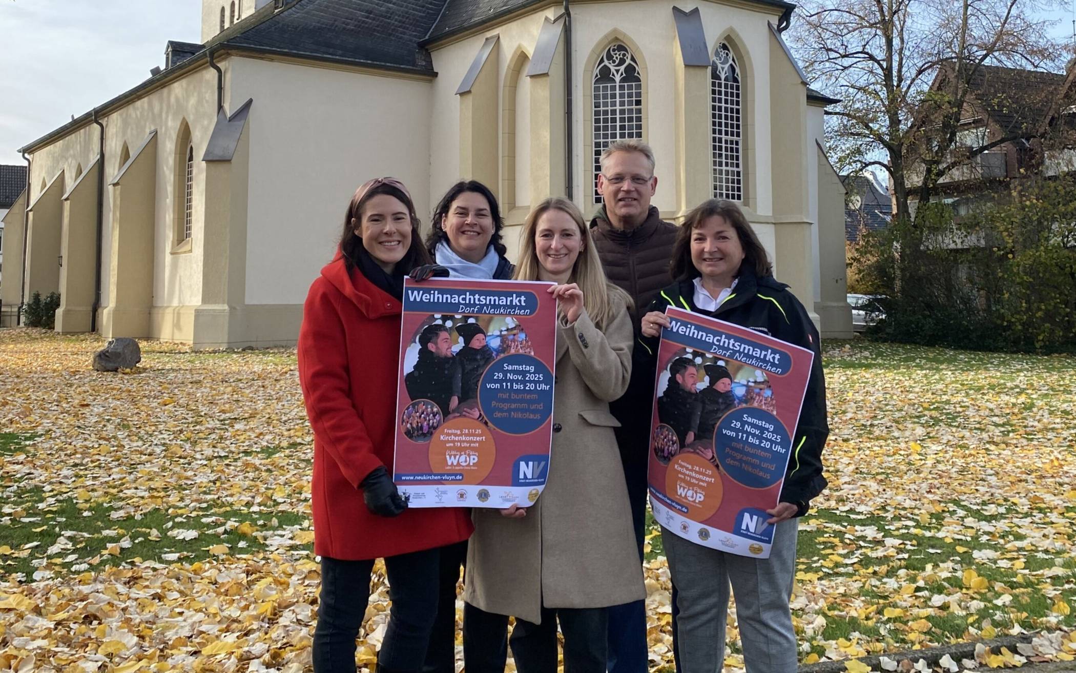  Ein Teil der Arbeitsgruppe Weihnachtsmarkt (v.l.): Sandra Kiss (Stadt Neukirchen-Vluyn), Tanja Mölders (Heimat- und Verkehrsverein Neukirchen), Stefanie Wünsch (Stadt Neukirchen-Vluyn), Pfarrer Frank Rusch und Karin Haaz (Heimat- und Verkehrsverein Neukirchen).   