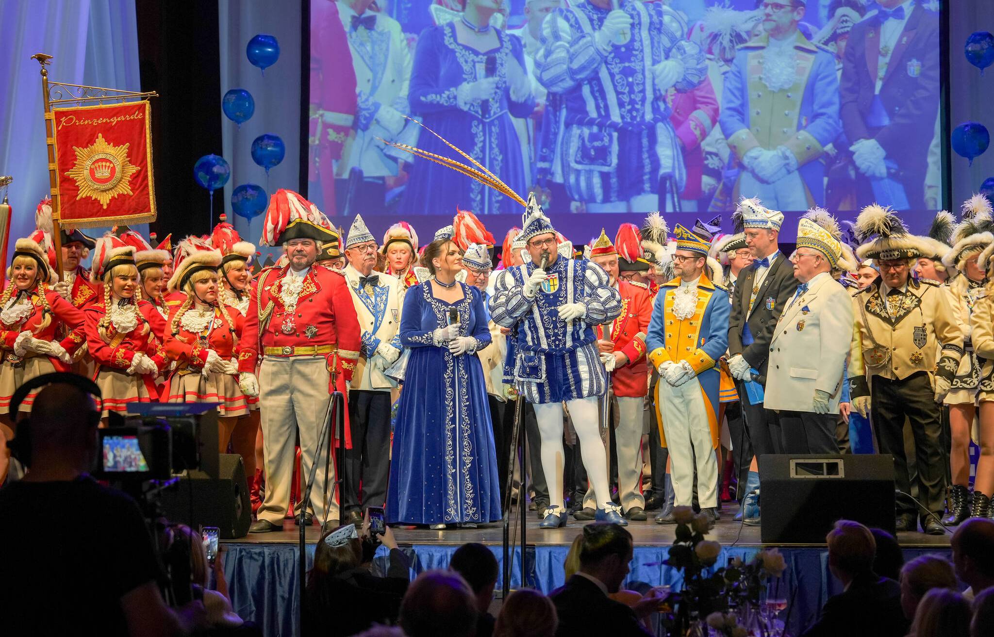 Prinz Marc I. und Niersia Janine begeistern die Menge
