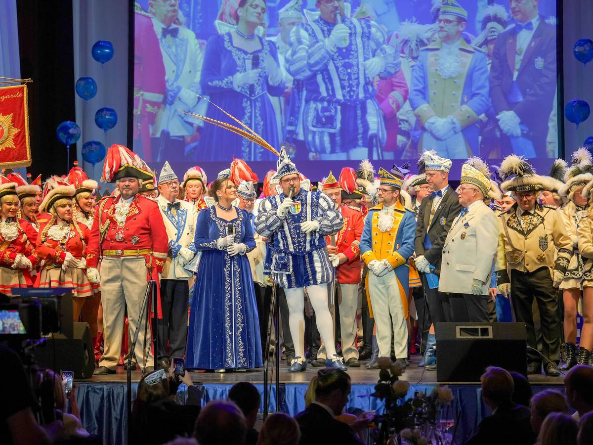 Prinz Marc I. und Niersia Janine begeistern die Menge
