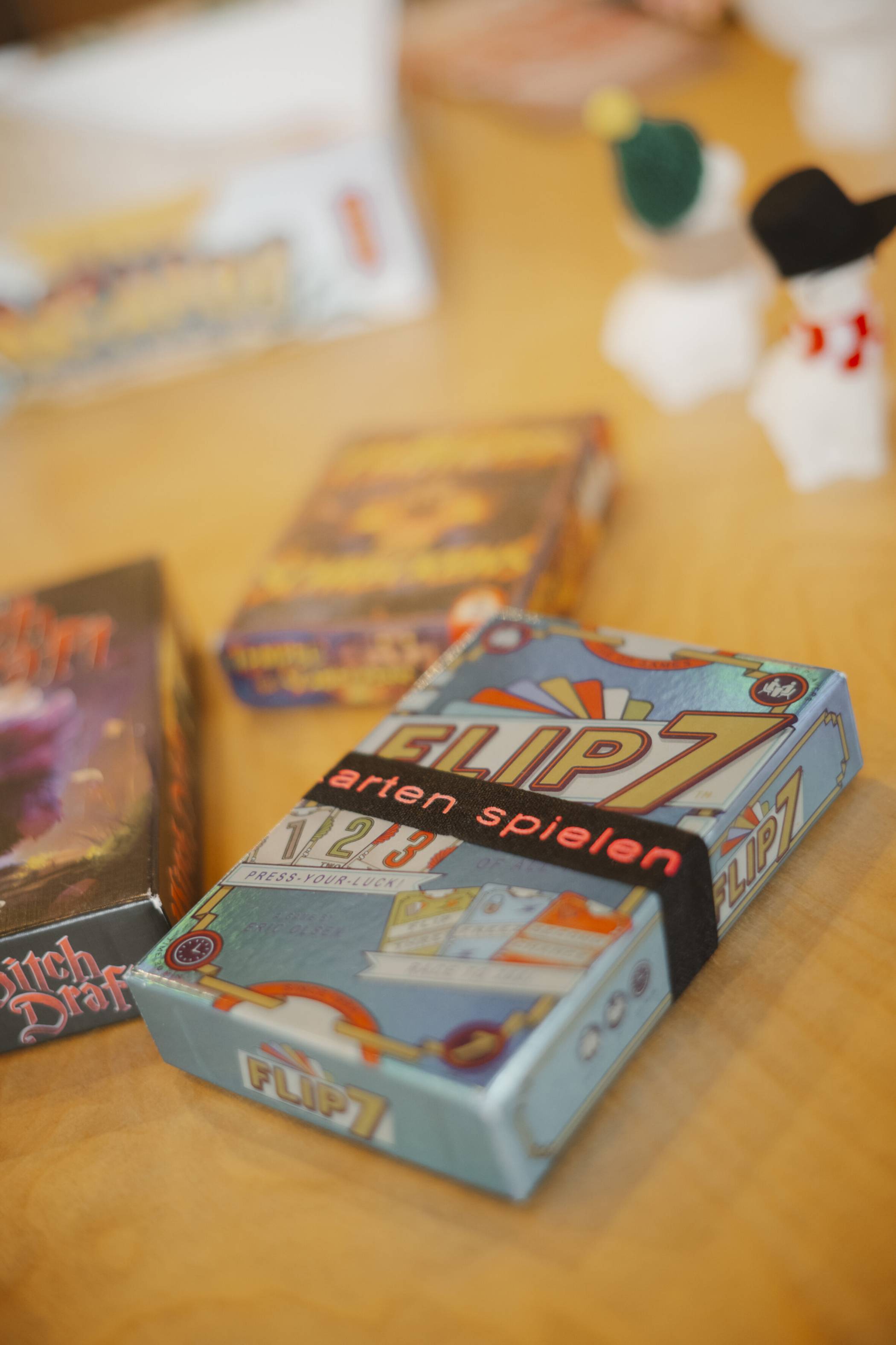 Bei den regelmäßigen Spieleabenden stellt der Verein dutzende Spiele bereit.