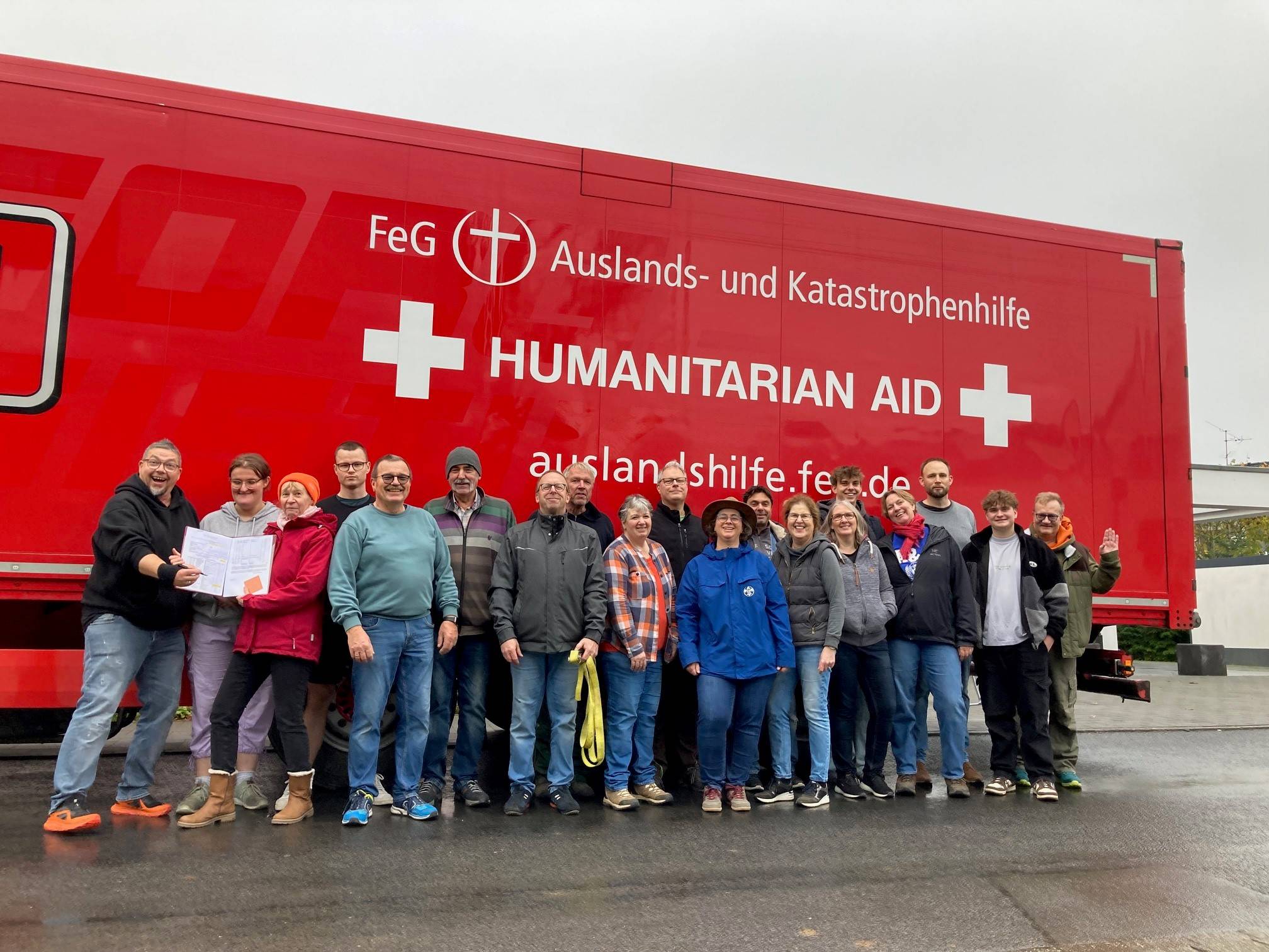  Es sind so viele Spenden im Gemeindezentrum abgegeben worden, dass in 14 Tagen ein zweiter LKW gepackt wird. 