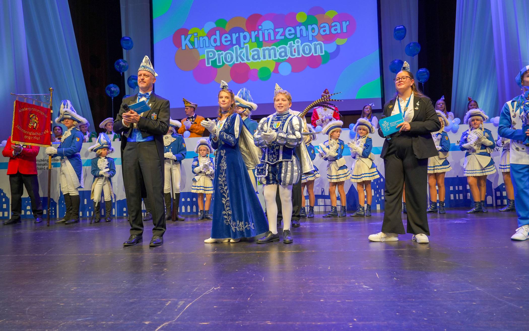 Durch die Proklamation führten der MKV-Präsident Thomas Schmitz und Theresa Schlebach...