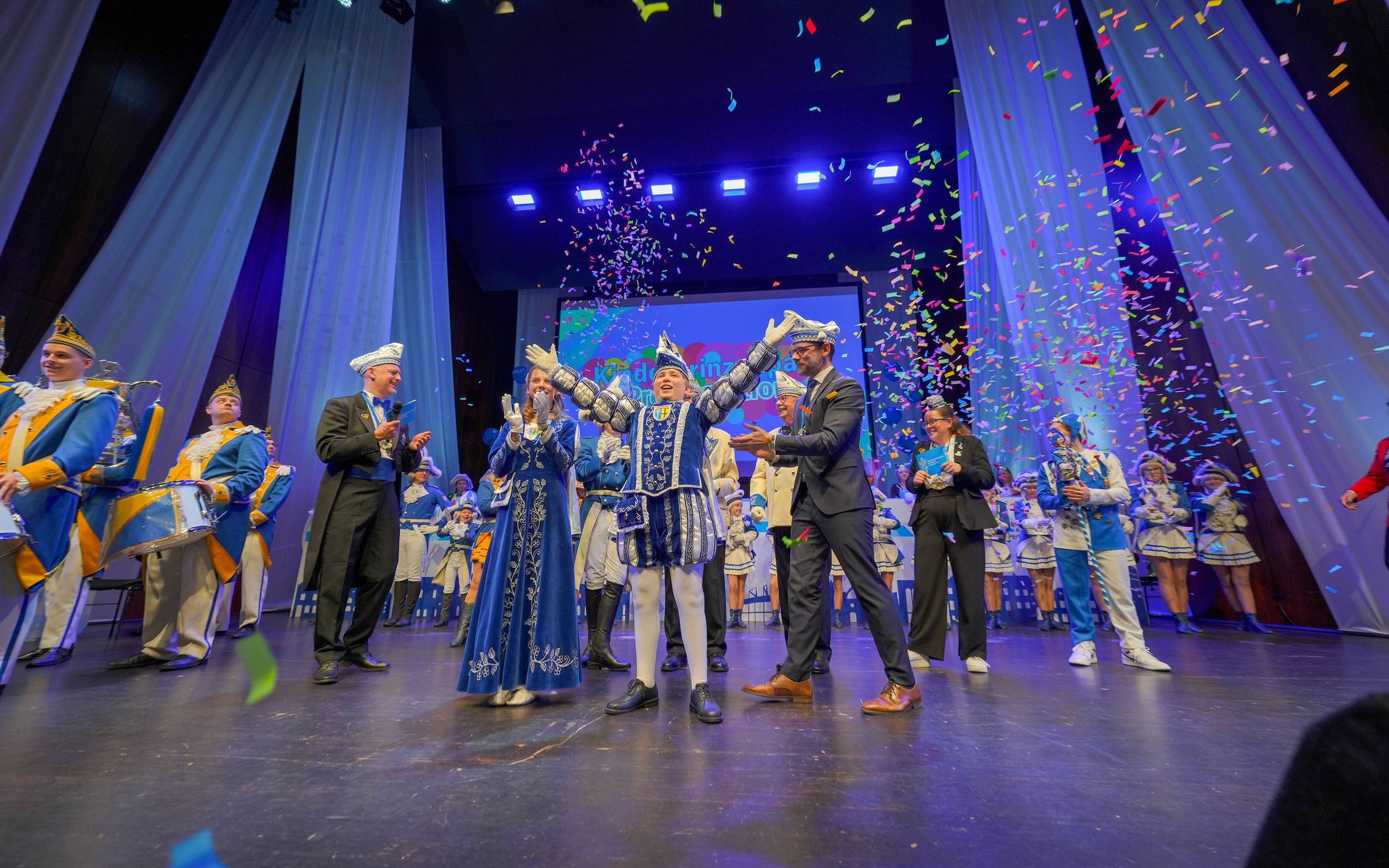 Es ist vollbracht. Prinz Luis I. und Prinzessin Annick I. sind nun offiziell in ihrem...