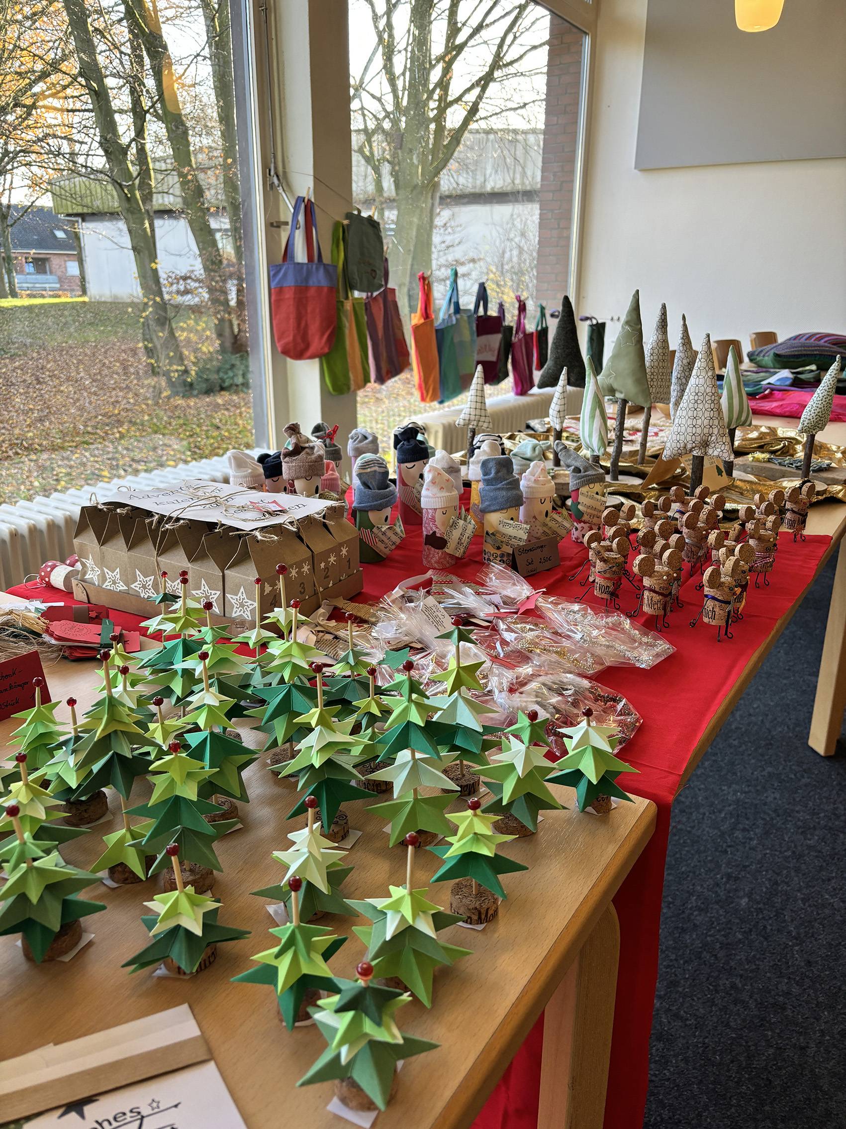  Der Adventsmarkt hat ein kleines aber feines Angebot. Foto: LVR-Klinik Viersen 