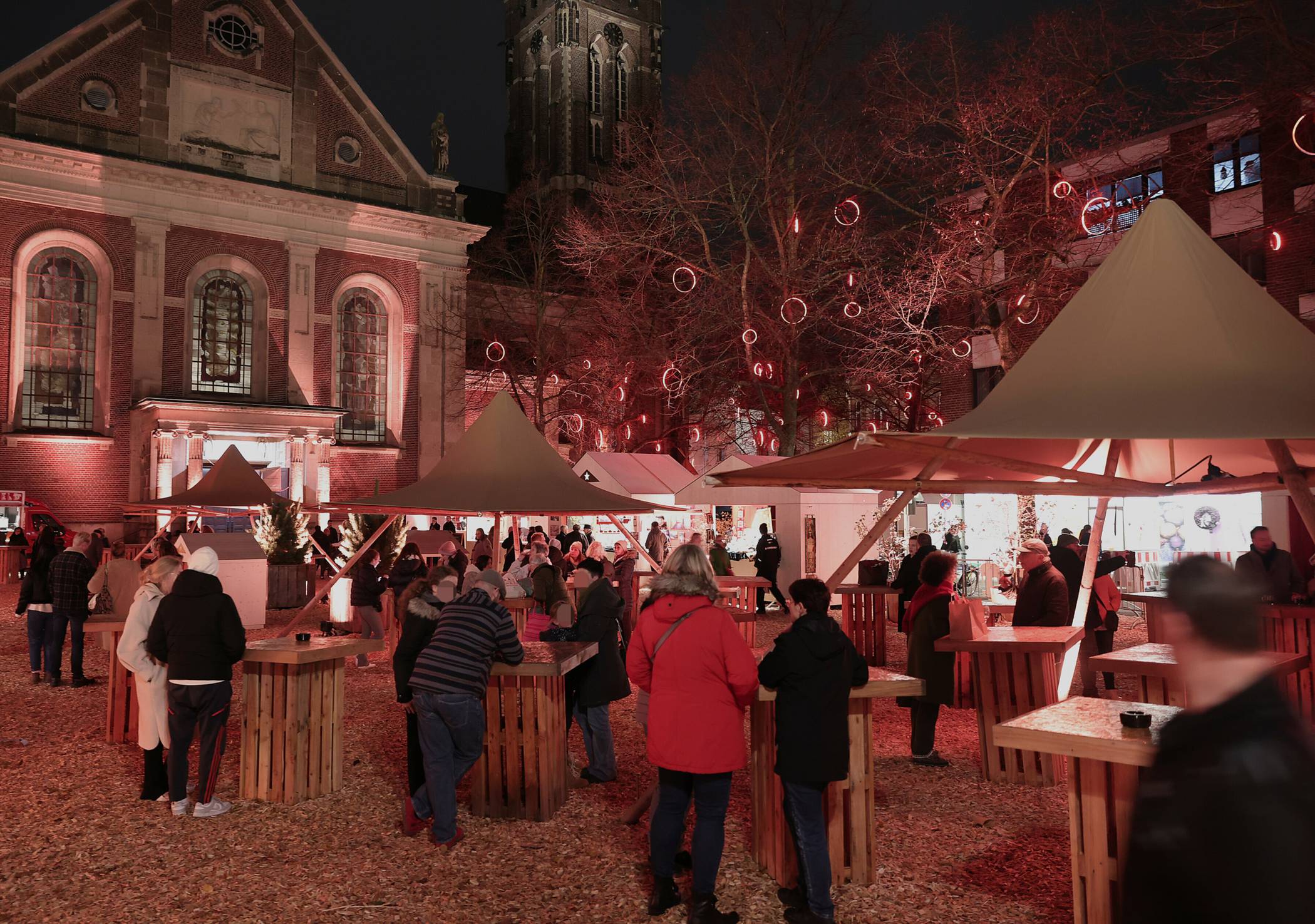 Romantische Atmosphäre im vorigen Jahr auf dem Dionysiusplatz. Archivfoto: Jochmann
