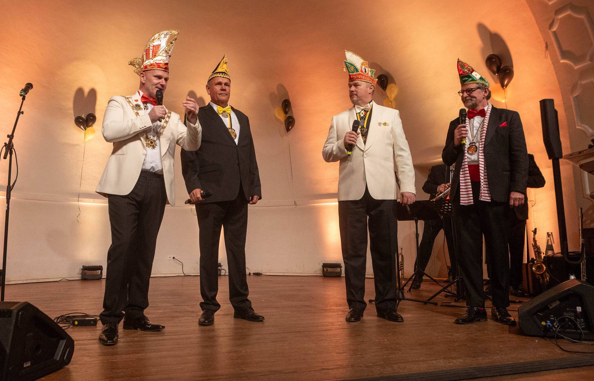 Flüstersitzung m Wald
