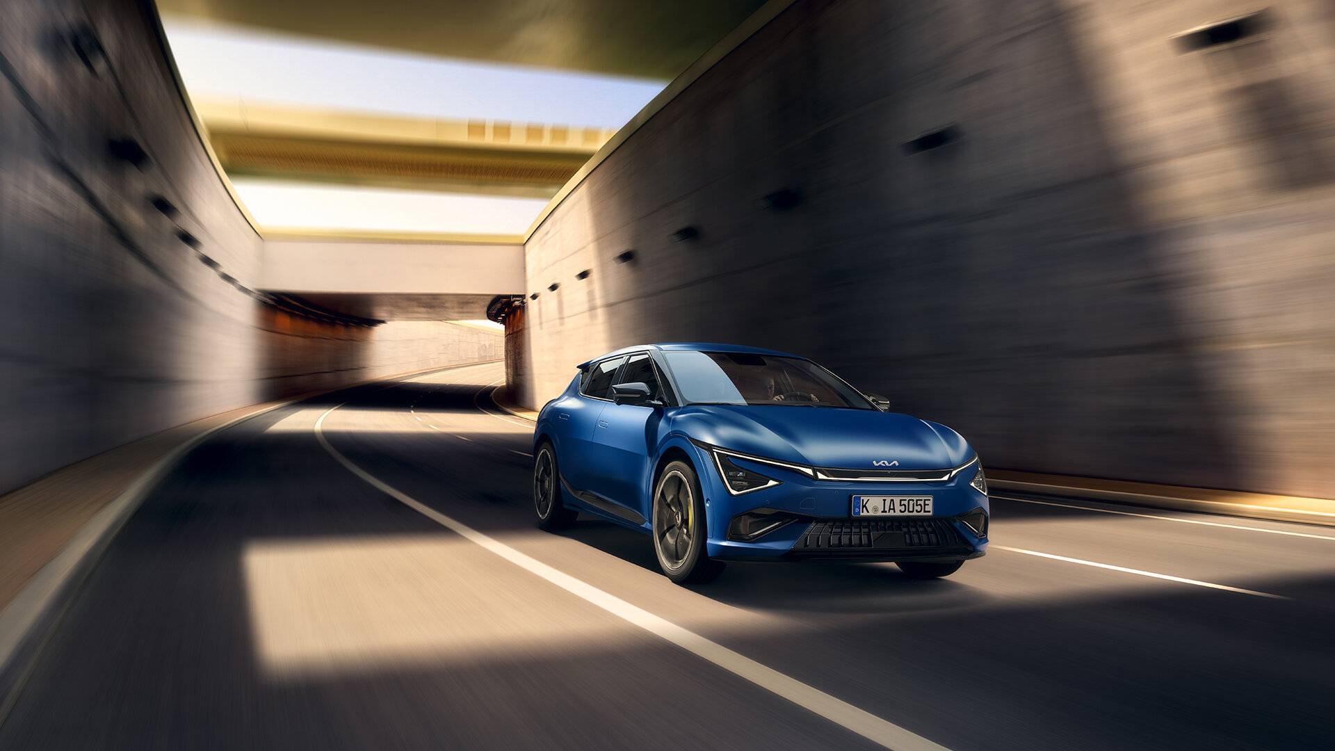 Der EV6 GT beeindruckt mit einer breiten, dynamischen Frontpartie und auffälligen...