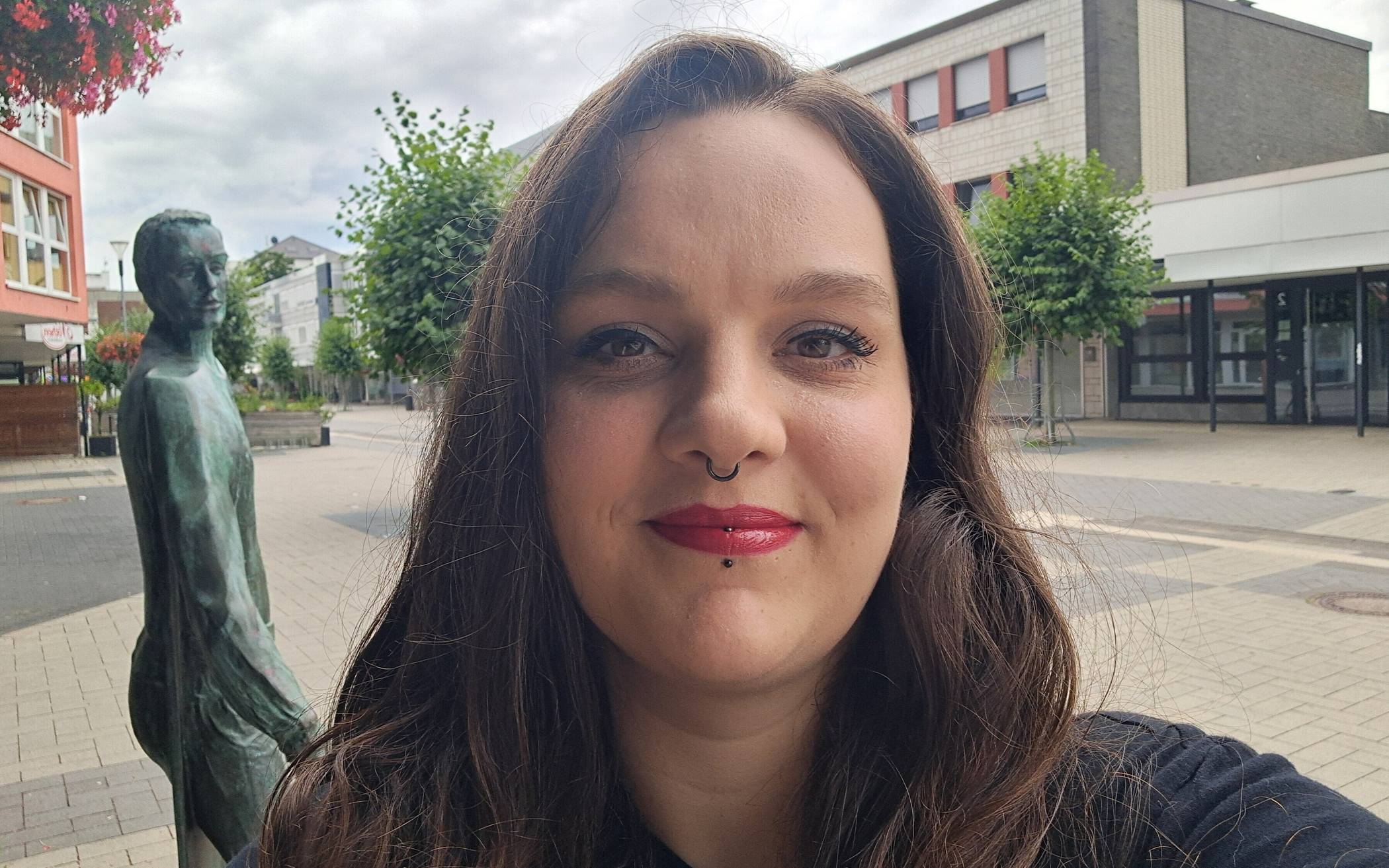 „Wir möchten es den Kindern und Müttern zumindest etwas erleichtern. Einem Kind kann es da bereits helfen, ein neues Lieblingsstofftier zu bekommen, das den Alltag und die neuen Herausforderungen gemeinsam mit dem Kind durchsteht“, sagt Diane Vormann, Fraktionsvorsitzende der Linken in Neukirchen-Vluyn.