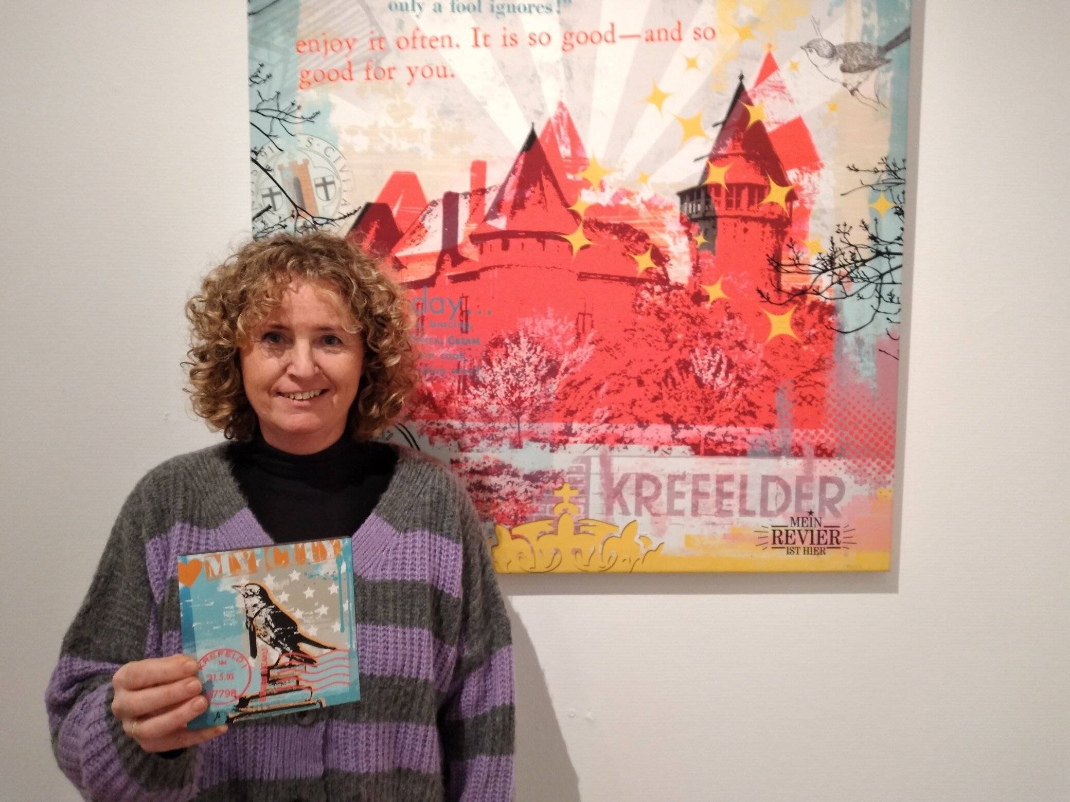 Groß und klein: Grafikdesignerin Melanie Dahmen hat histoische Motive aus Krefeld per Computer im Pop-Art-Stil verfremdet. Dabei sind große Wandgemälde entstanden, wie auch kleine Arbeiten im Quadratformat.